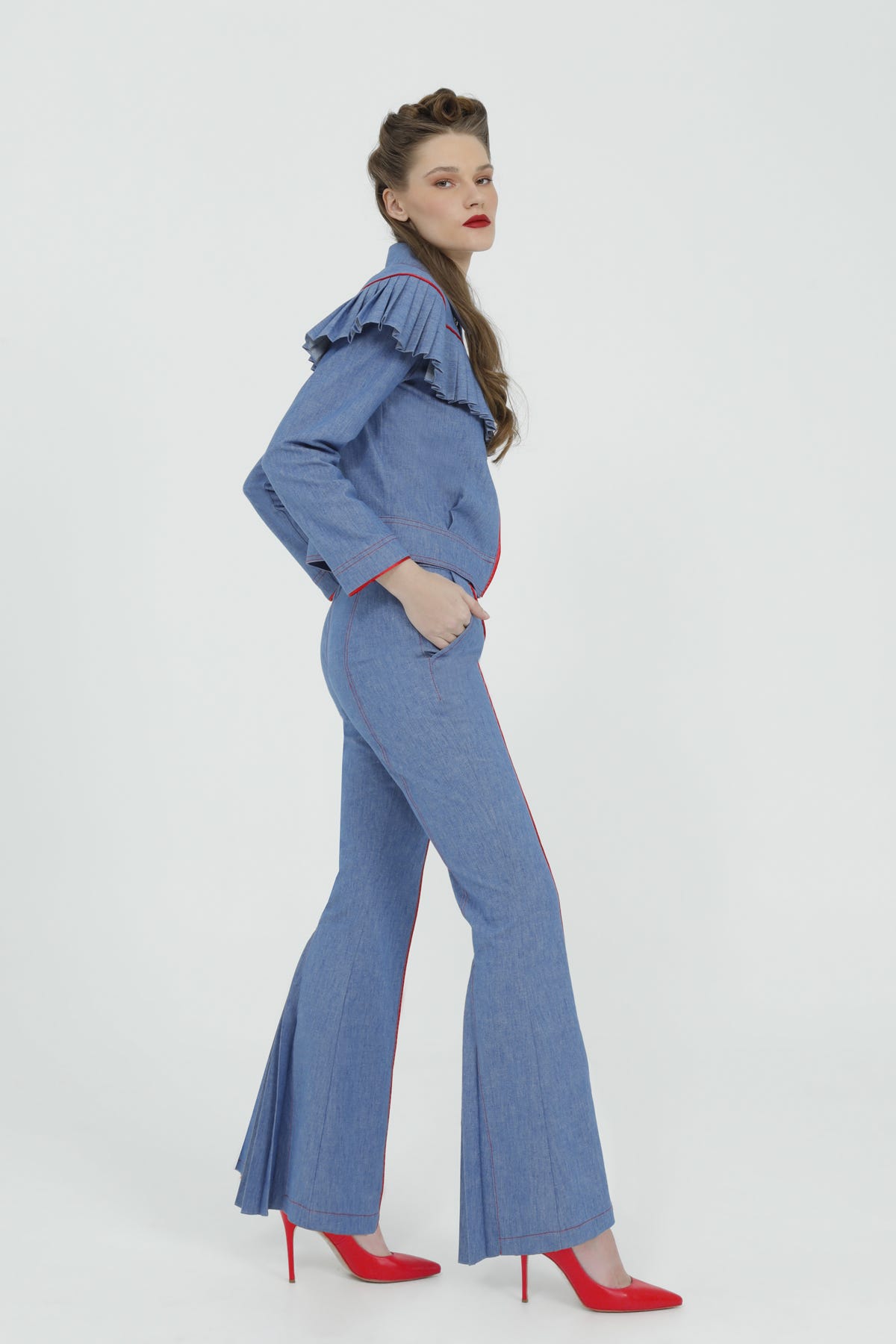 Omuz Plise Detaylı Önü Fermuarlı Ceket