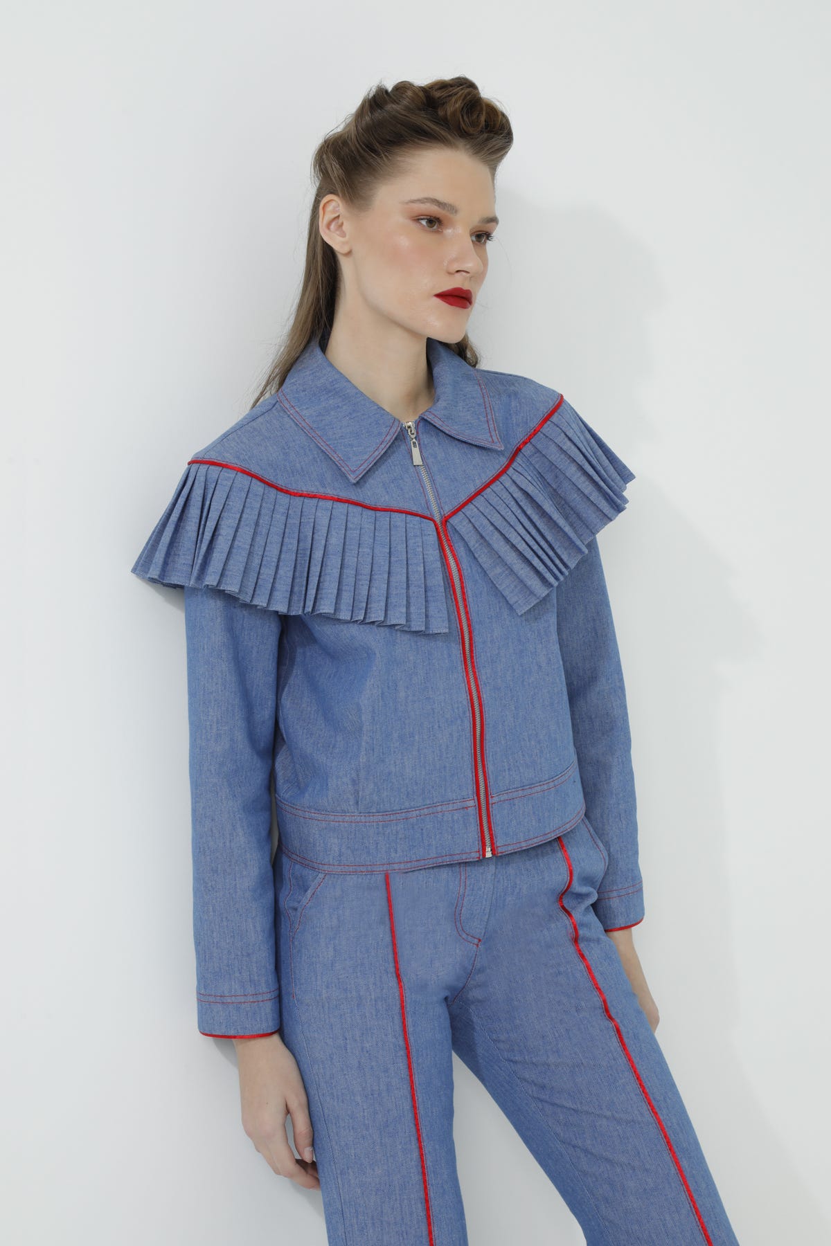 Omuz Plise Detaylı Önü Fermuarlı Ceket