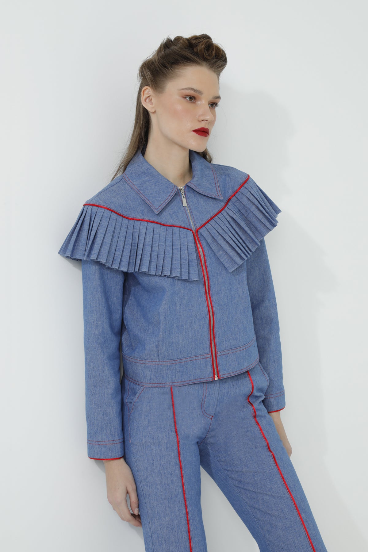 Omuz Plise Detaylı Önü Fermuarlı Ceket