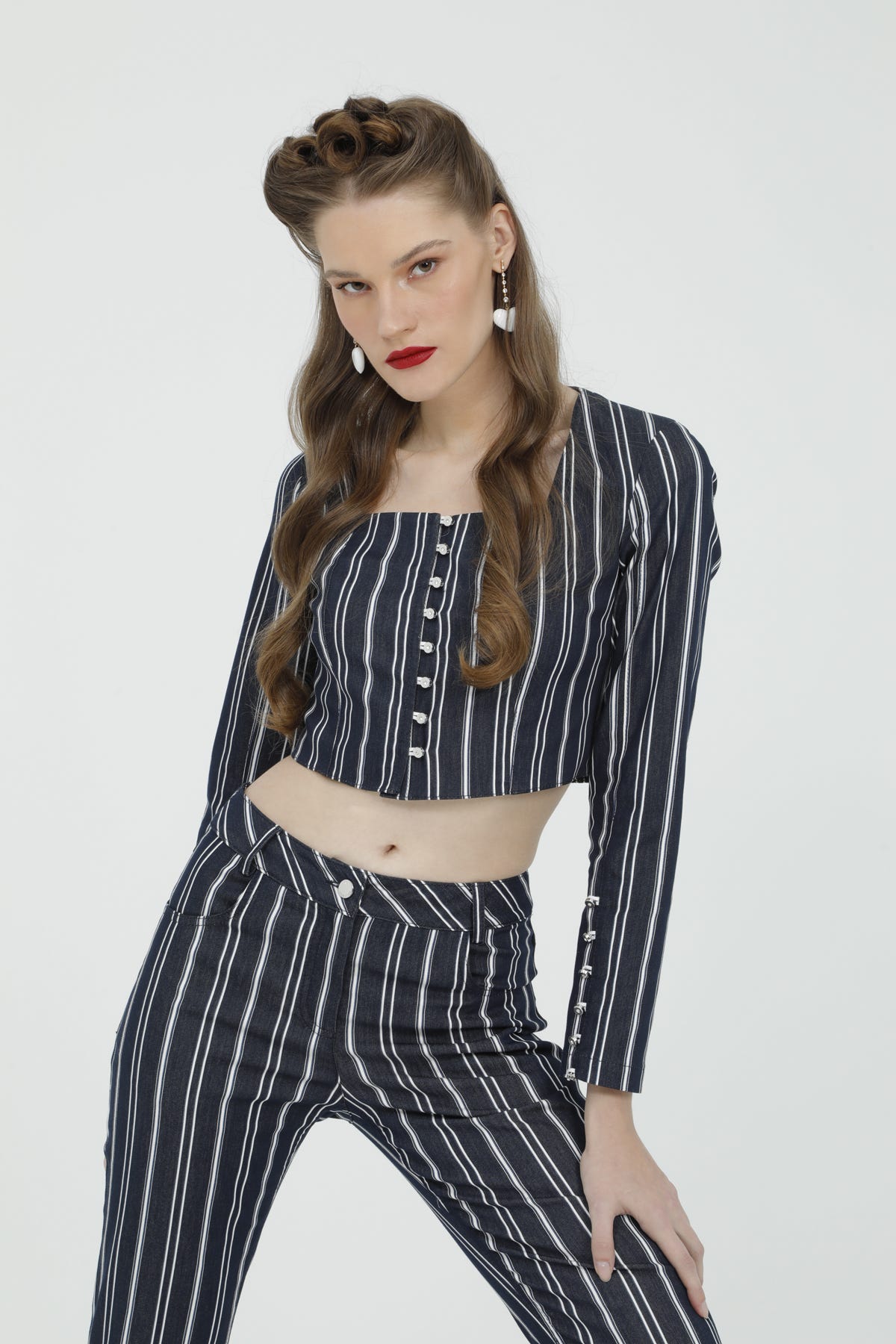 Düğme Detaylı Çizgili Kumaş Crop Bluz