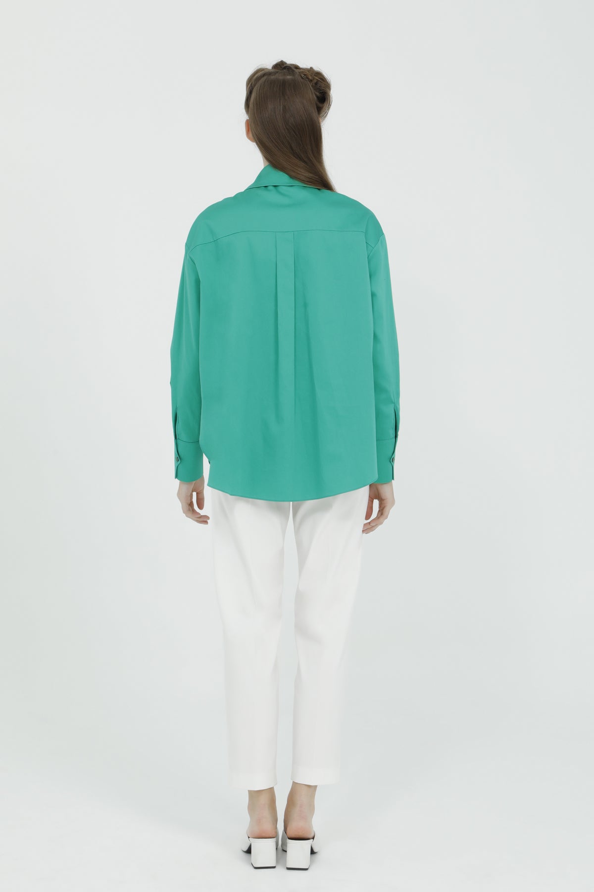 Geniş Yakalı Düğme Detaylı Oversize Gömlek