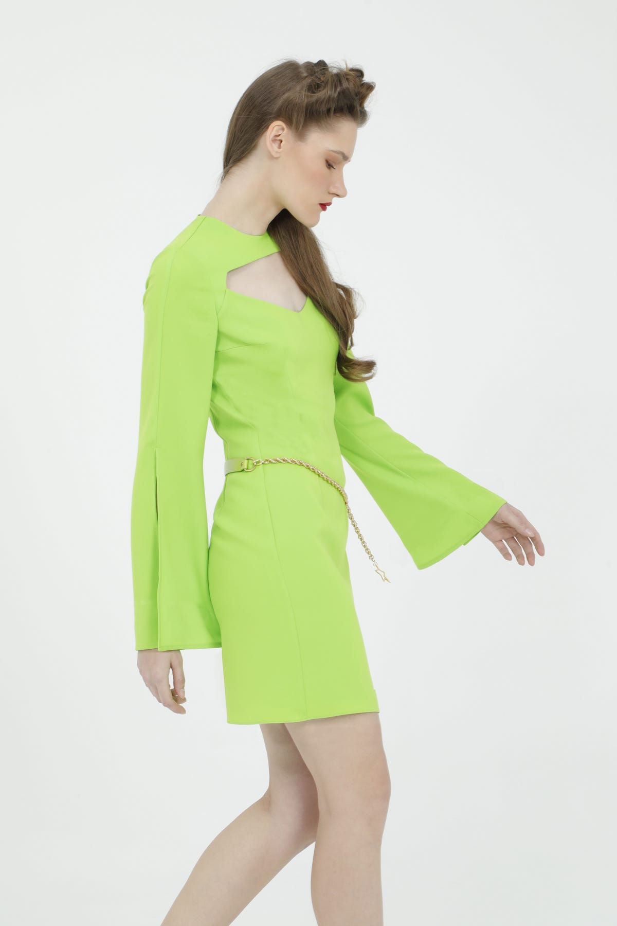 Kare Yakalı Kol Yırtmaçlı Zincir Kemer Detaylı Mini Elbise