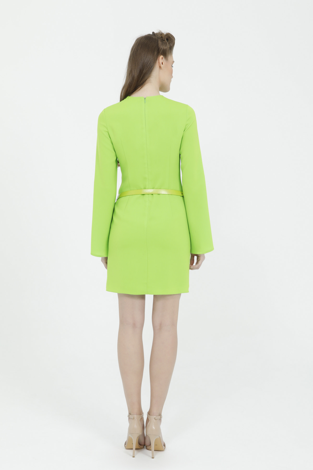 Kare Yakalı Kol Yırtmaçlı Zincir Kemer Detaylı Mini Elbise