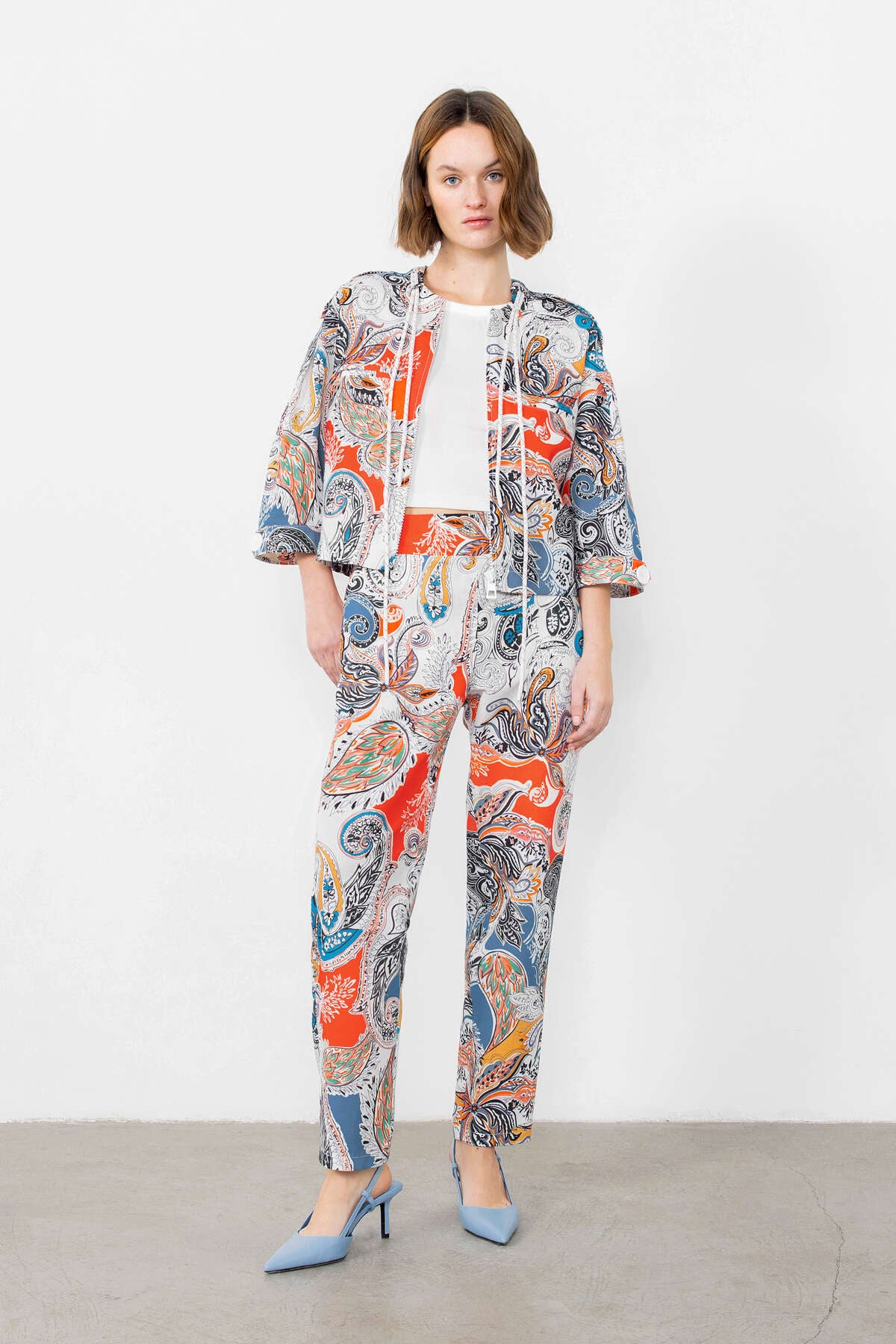 Yakası Bağcık Detaylı Apoletli Ceket