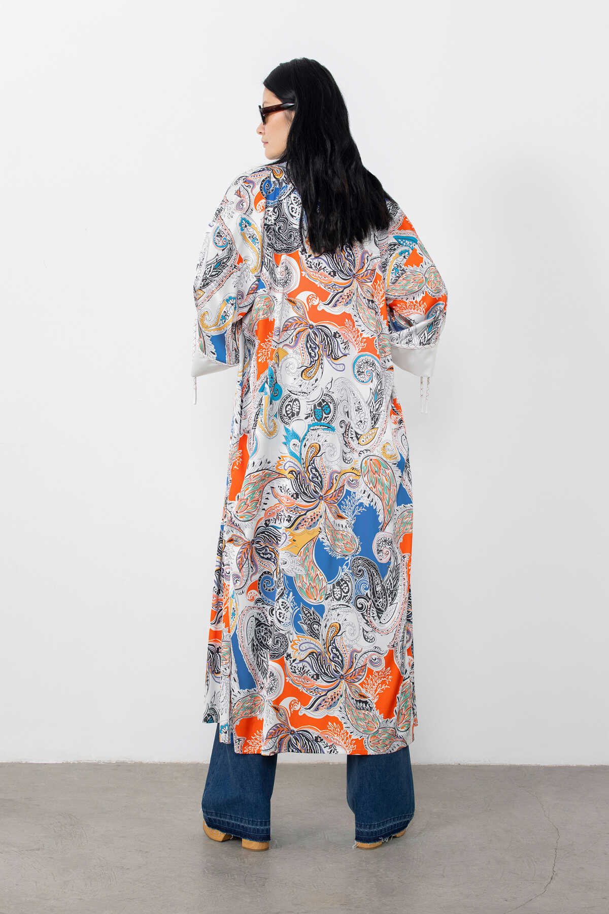 Bağcık Detaylı Belden Seyyar Kuşaklı Kolları Bantlı Kimono