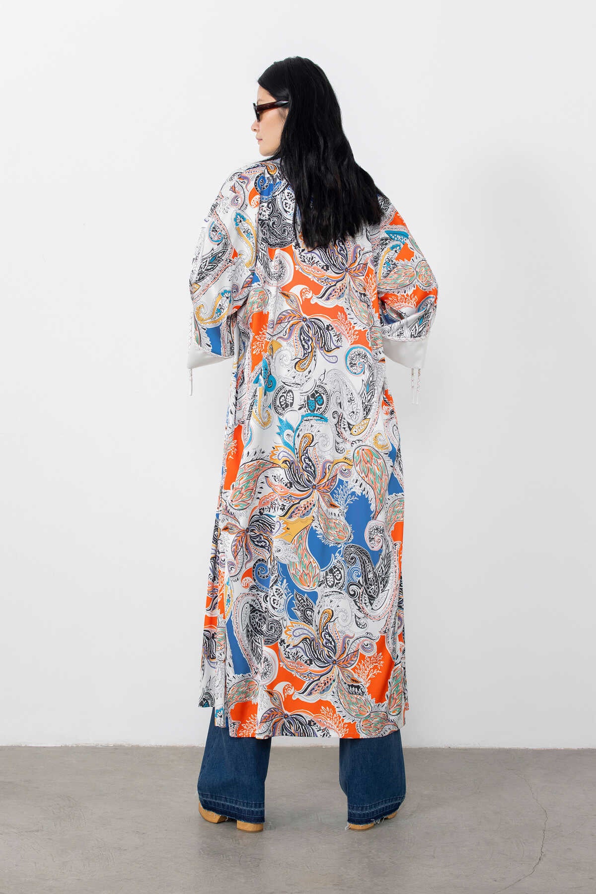 Bağcık Detaylı Belden Seyyar Kuşaklı Kolları Bantlı Kimono