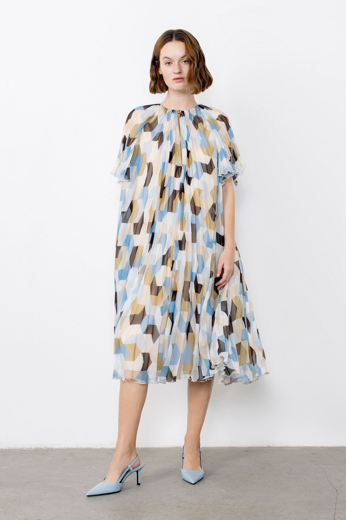 Fermuar Detaylı Piliseli Kısa Kollu Midi Desenli Elbise