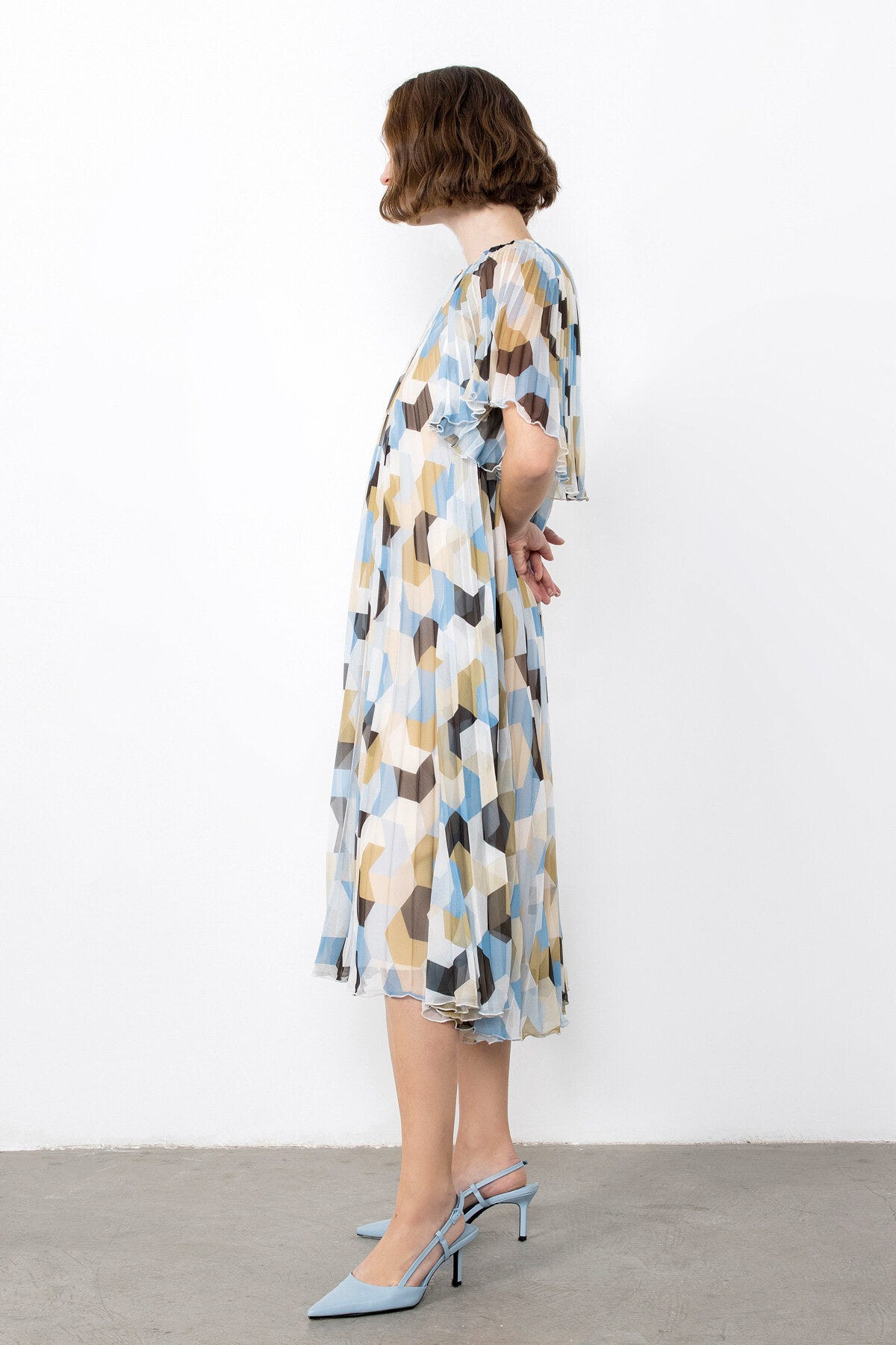 Fermuar Detaylı Piliseli Kısa Kollu Midi Desenli Elbise