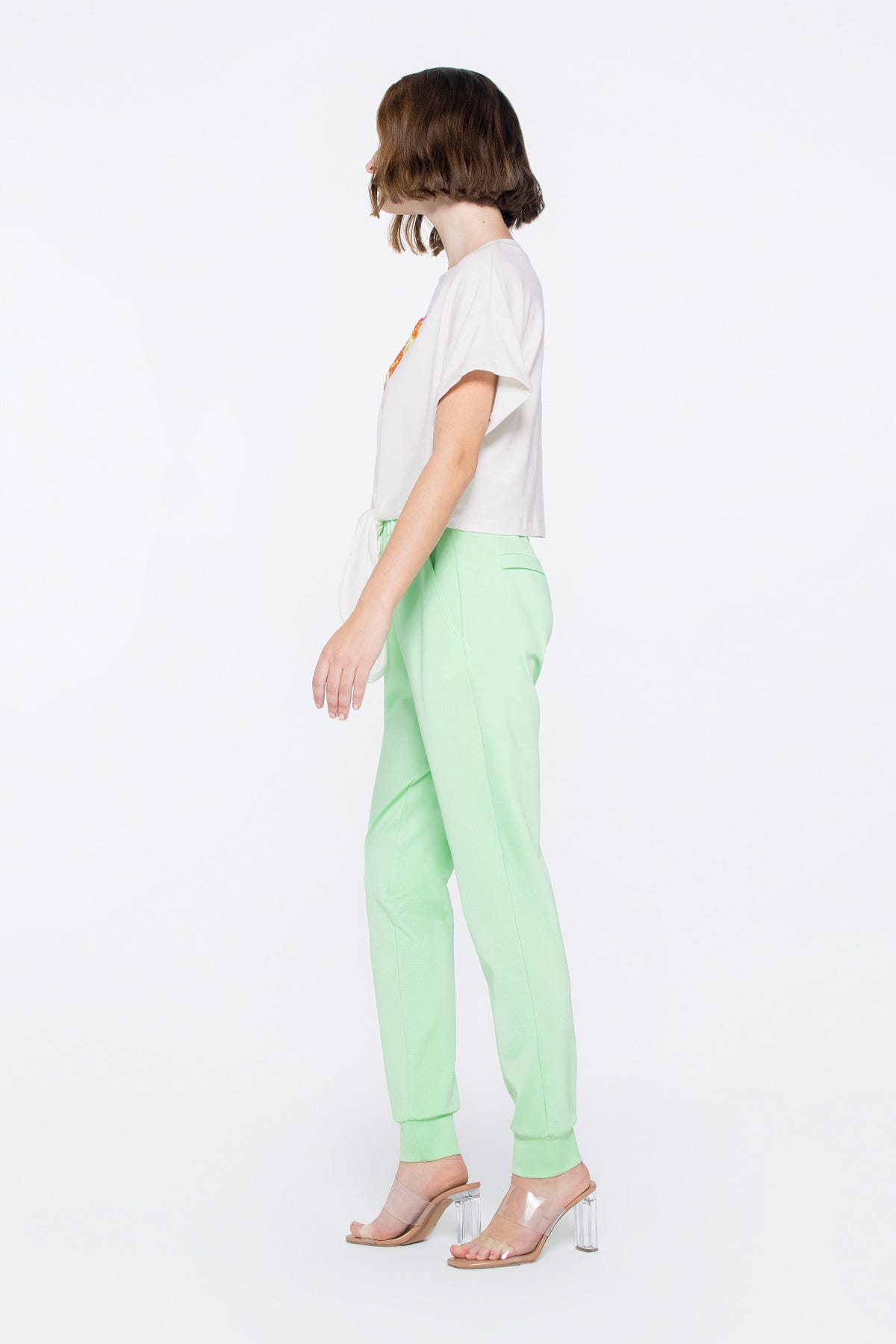 Etek Ucu Bağlama Detaylı Aplike Nakış Süslemeli T-shirt