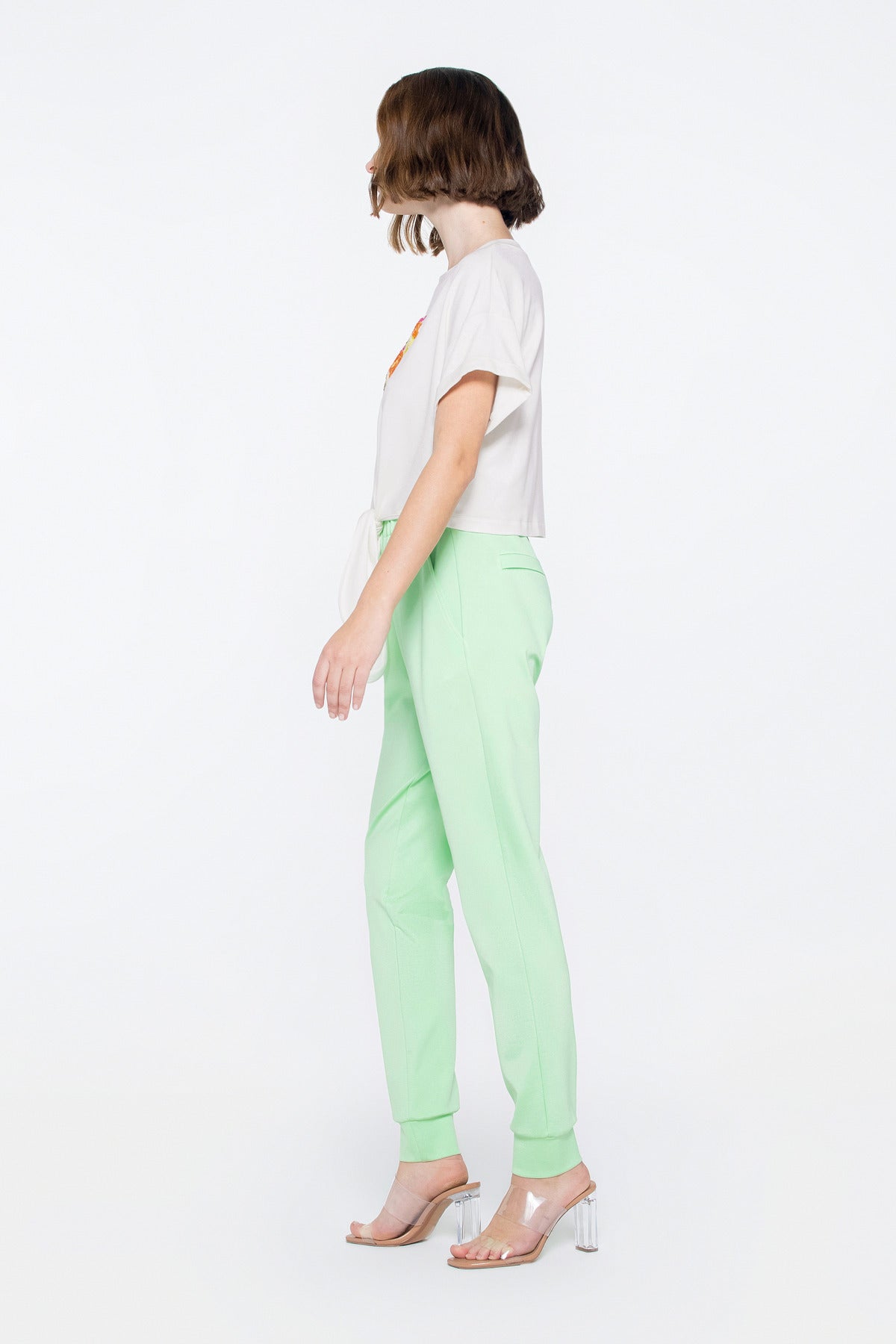 Etek Ucu Bağlama Detaylı Aplike Nakış Süslemeli T-shirt