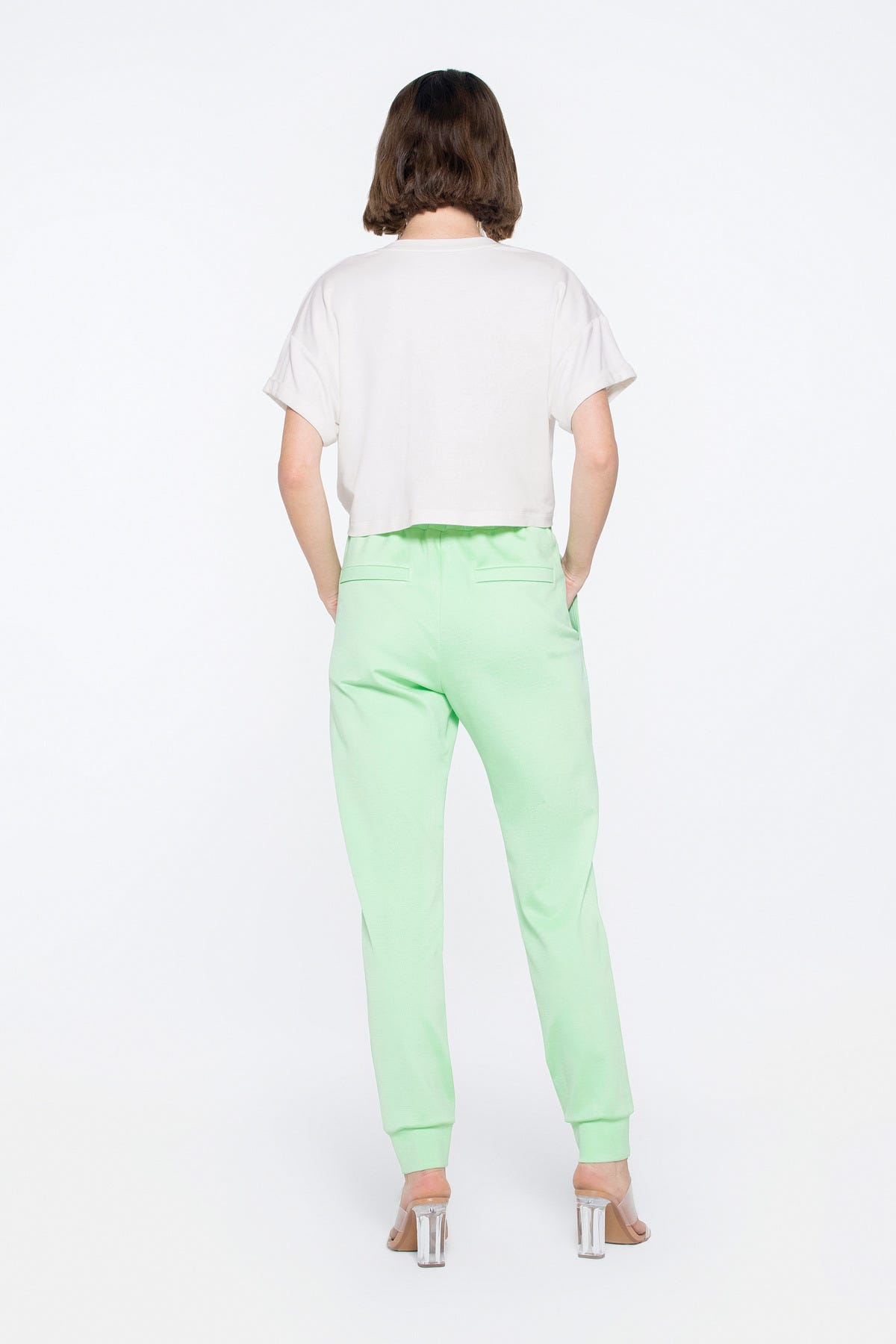 Etek Ucu Bağlama Detaylı Aplike Nakış Süslemeli T-shirt