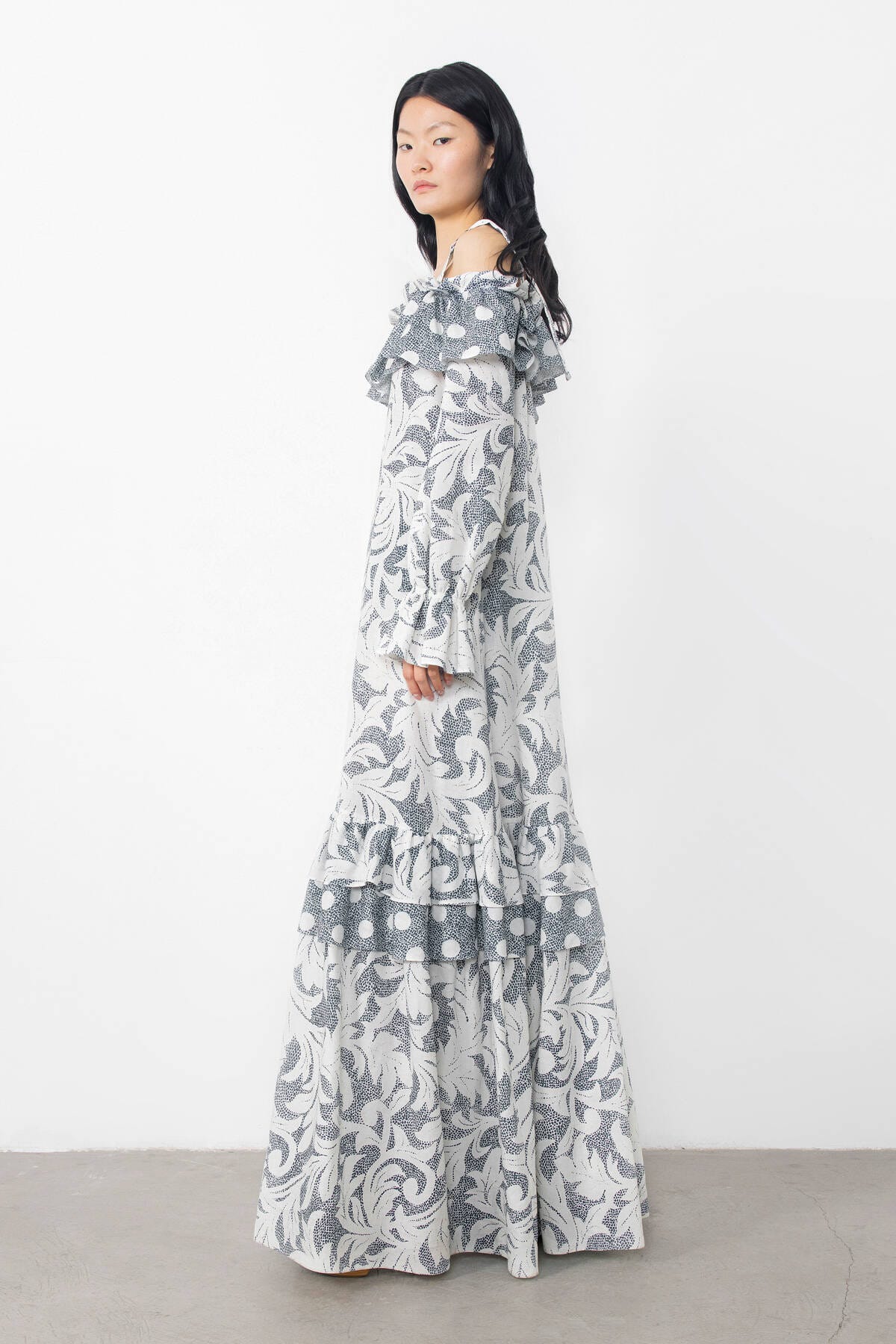 Askılı Volan Detaylı Desenli Uzun Elbise