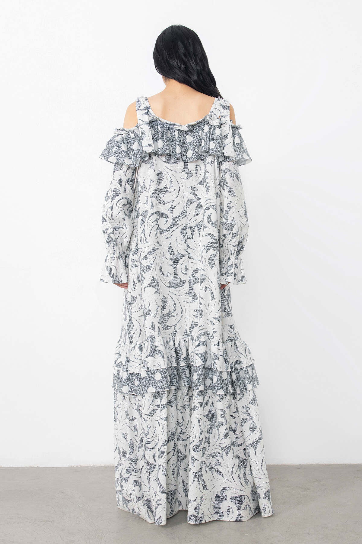 Askılı Volan Detaylı Desenli Uzun Elbise