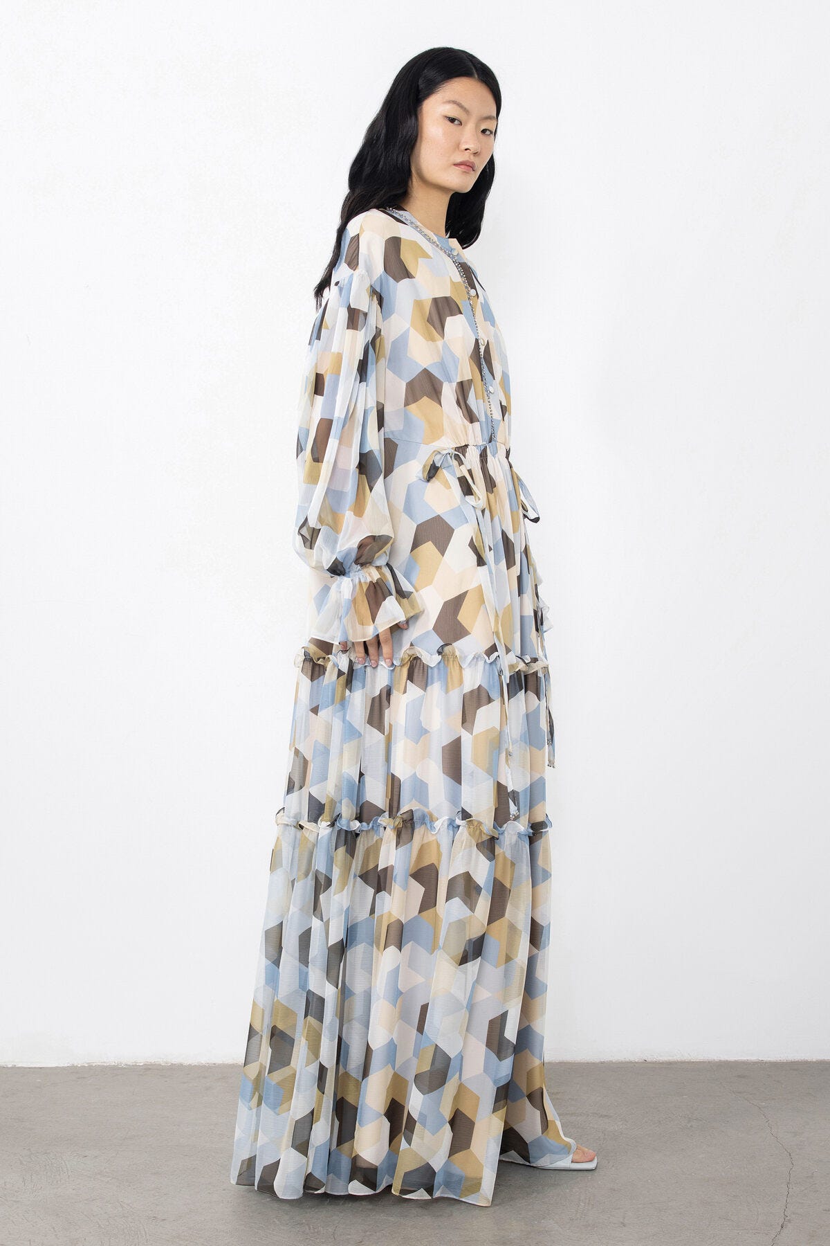 Bağlama Detaylı İşlemeli Desenli Uzun Kloş Elbise