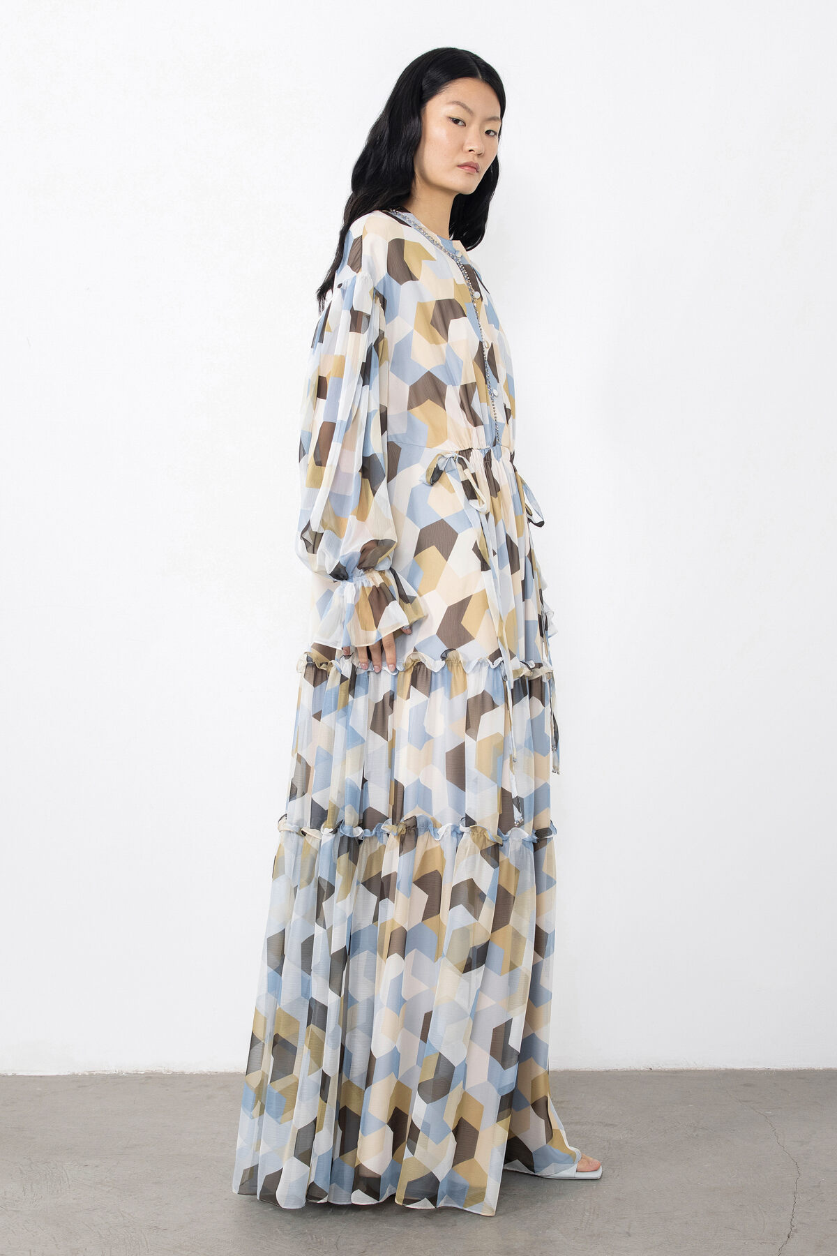 Bağlama Detaylı İşlemeli Desenli Uzun Kloş Elbise