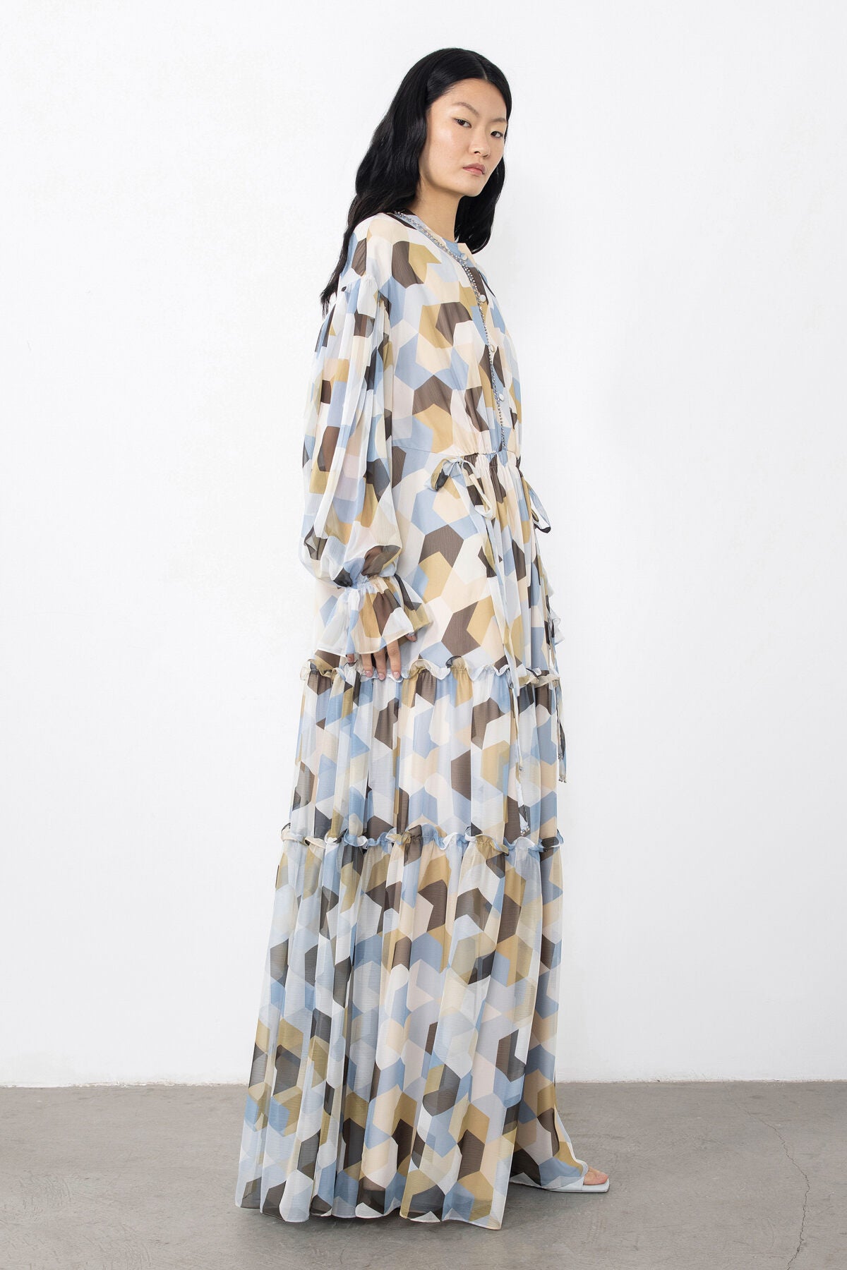 Bağlama Detaylı İşlemeli Desenli Uzun Kloş Elbise