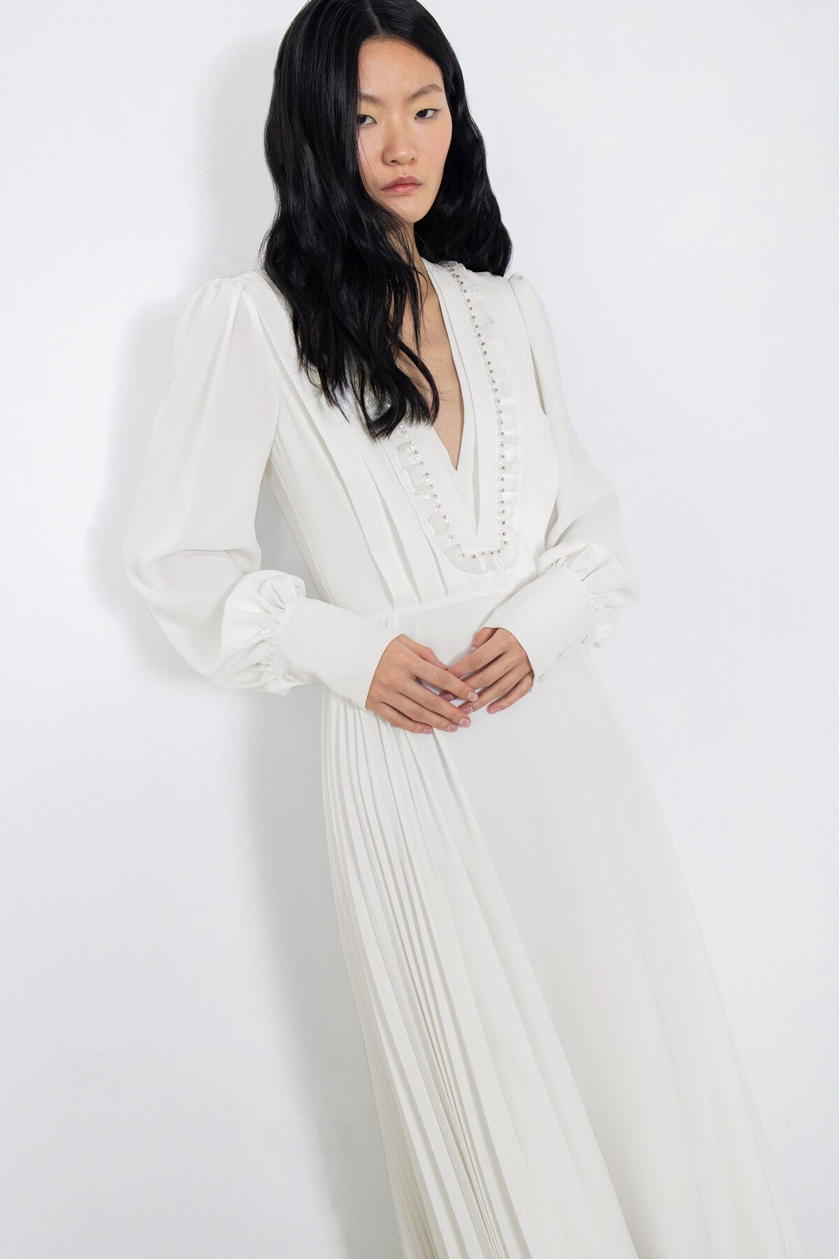 Yaka İşleme Detaylı Kuşaklı Piliseli Uzun Elbise