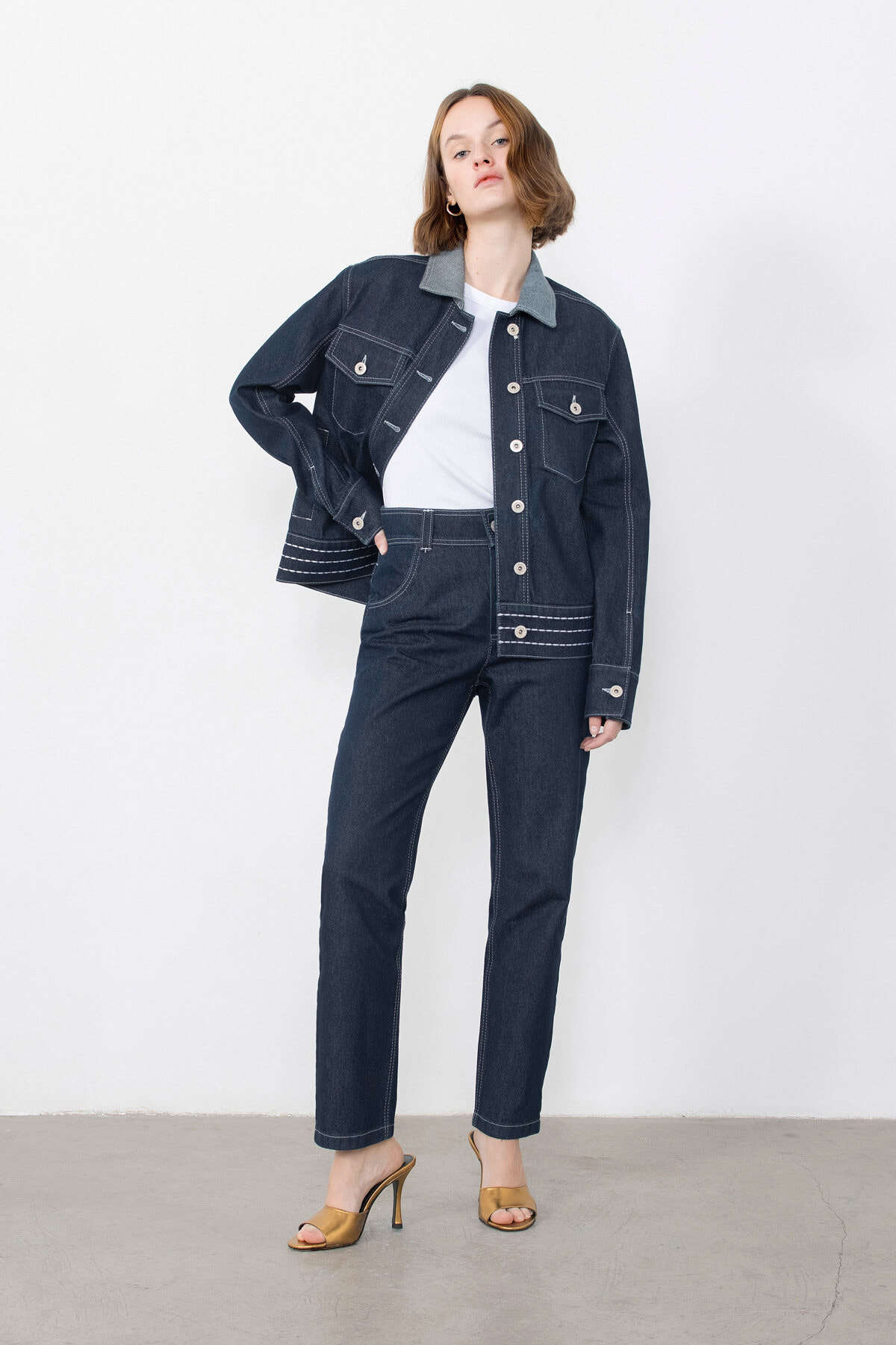 Dikiş Ve Çiçek Nakışlı Jean Ceket