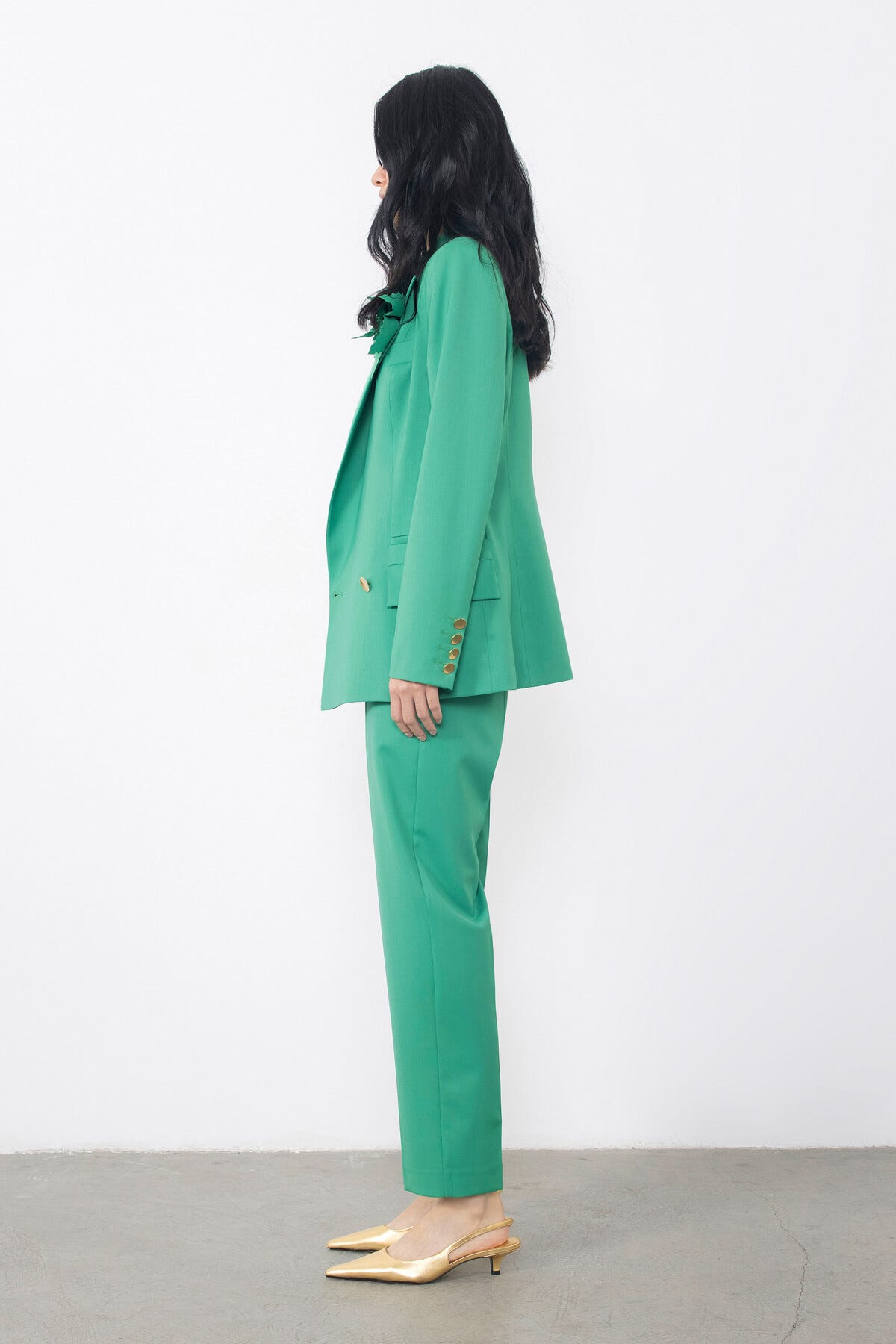 Çiçek Broşlu Düğme Detaylı Ceket