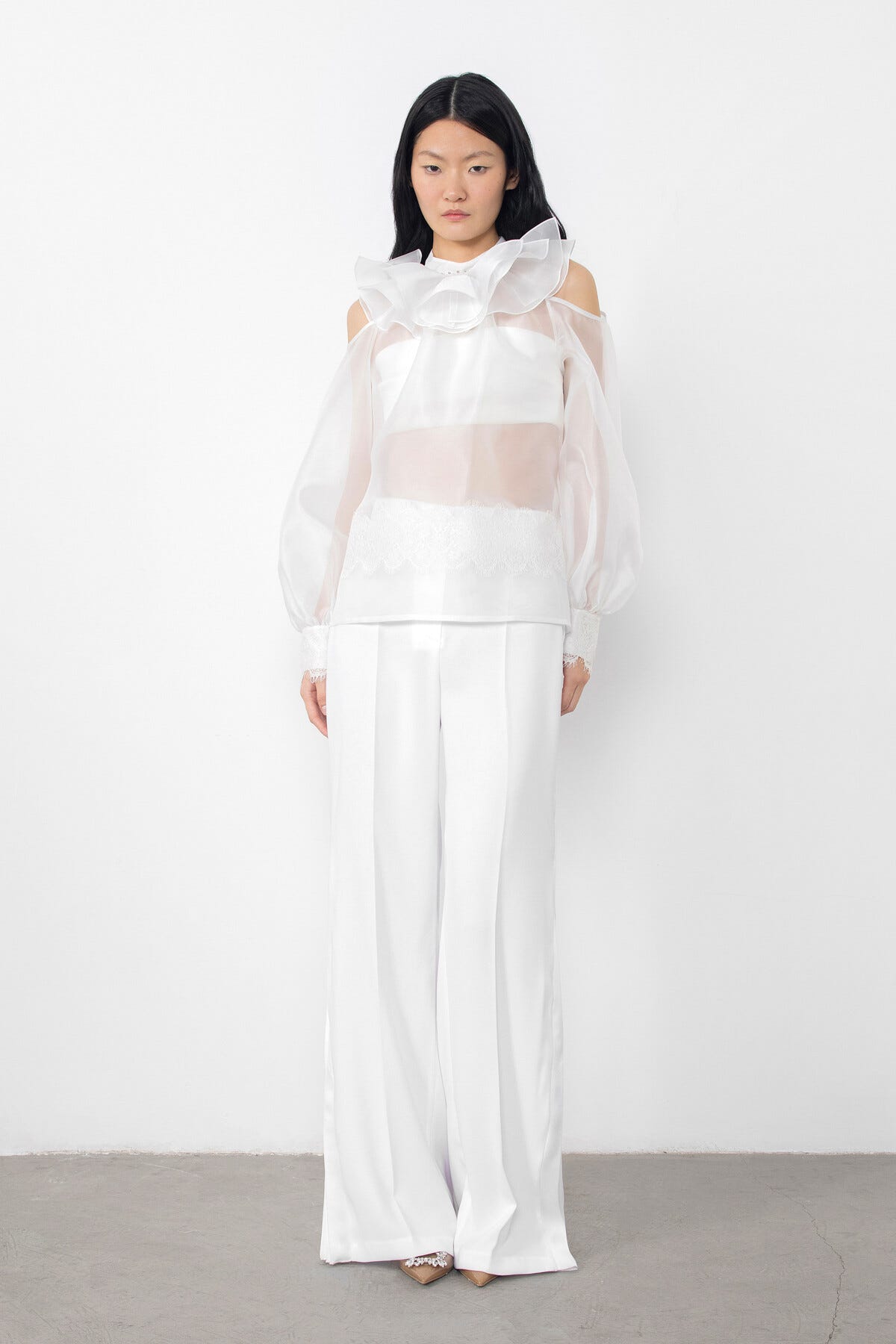 Omuz Dekolteli Dantel Aksesuarlı Transparan Bluz