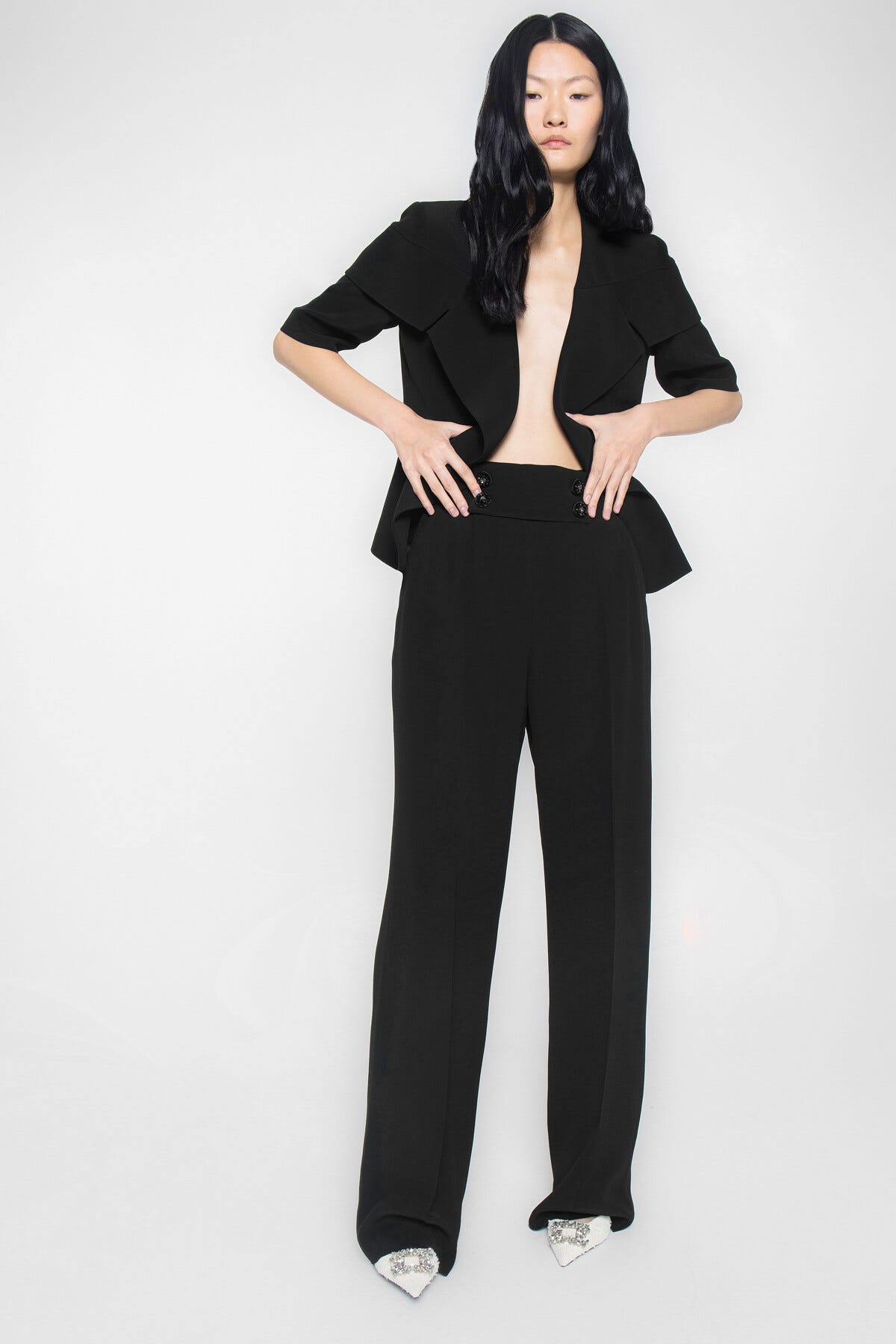 Omuz Detaylı Kruveze Kapamalı İşlemeli Ceket