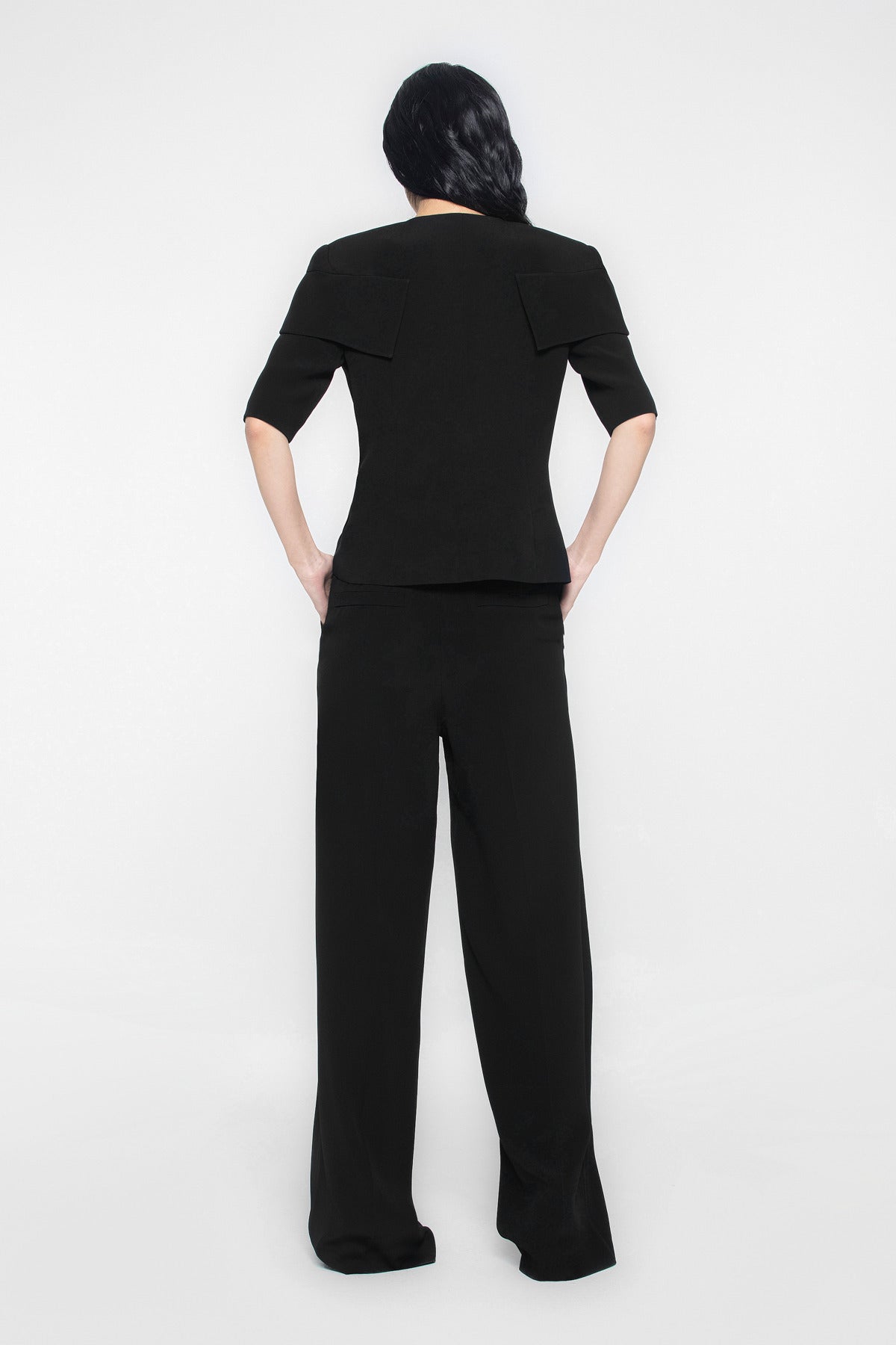 Omuz Detaylı Kruveze Kapamalı İşlemeli Ceket