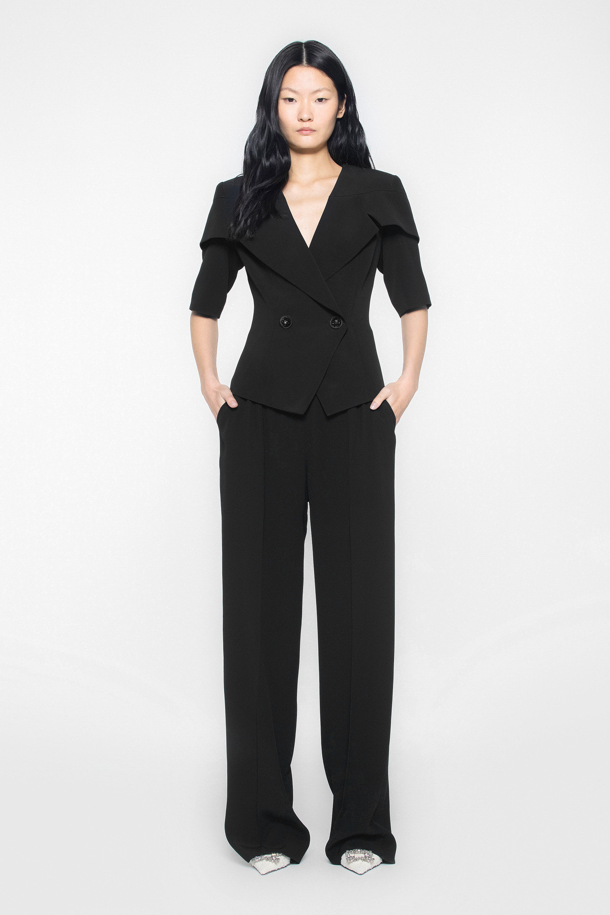 Omuz Detaylı Kruveze Kapamalı İşlemeli Ceket