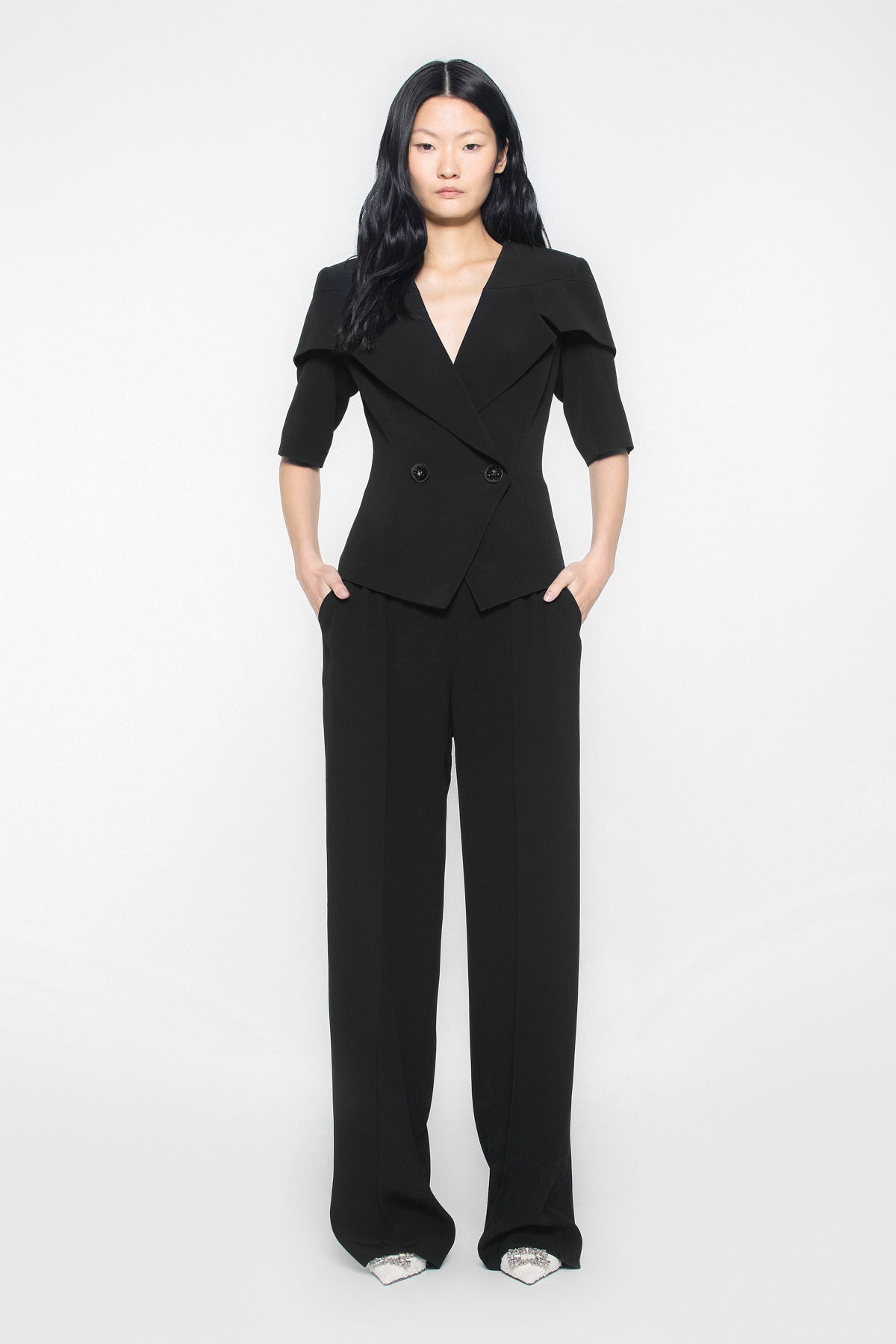 Omuz Detaylı Kruveze Kapamalı İşlemeli Ceket