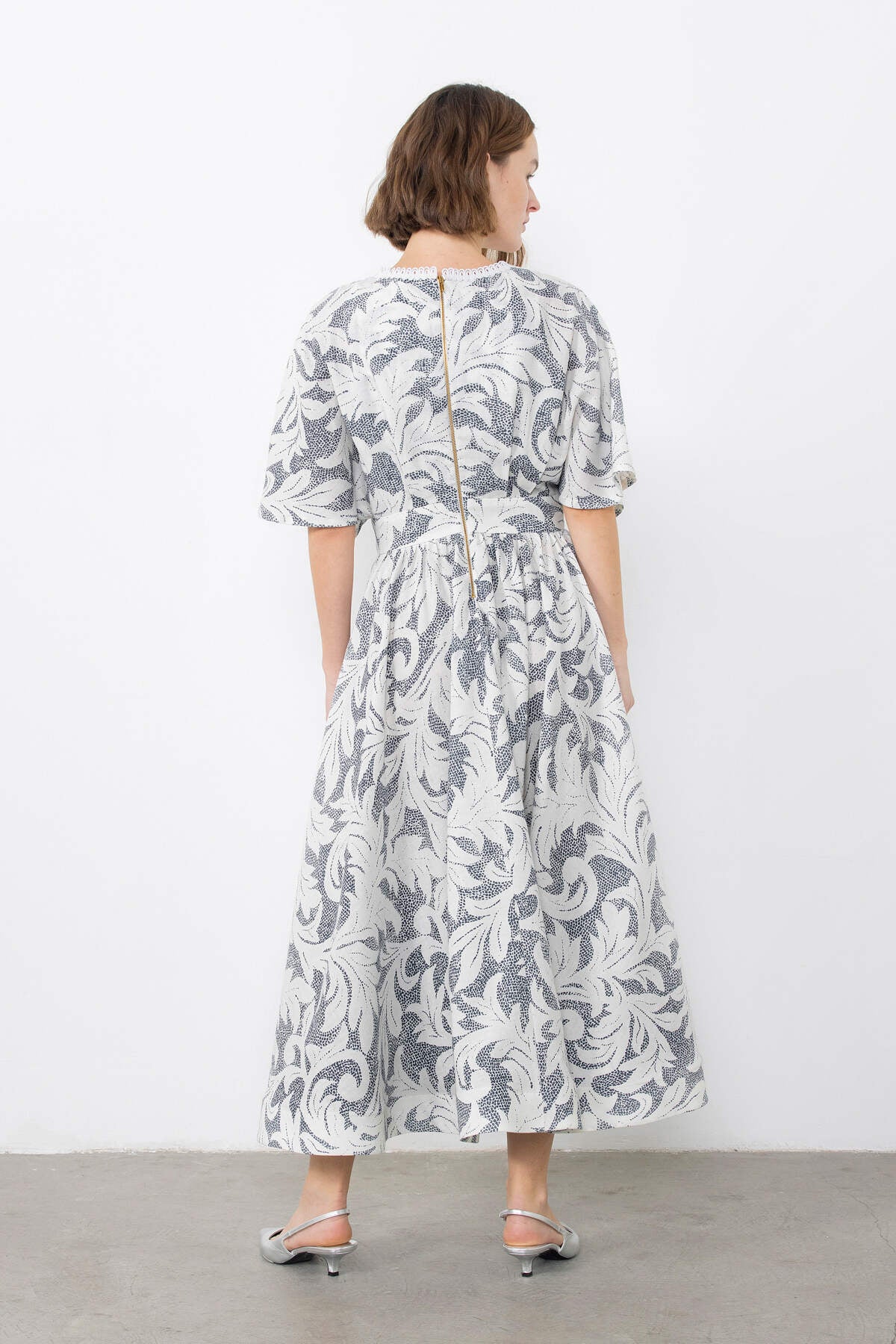 Derin V Yaka Serit Aksesuarlı Düşük Kol Maxi Elbise