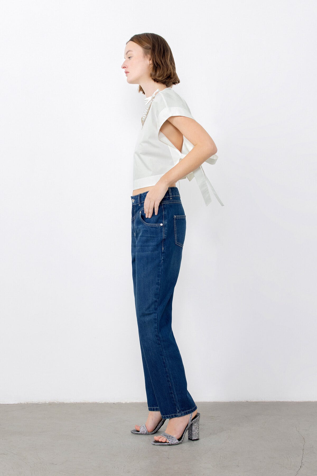 Çıkarılabilir Kolye Aksesuarlı Yandan Bağlama Detaylı Crop