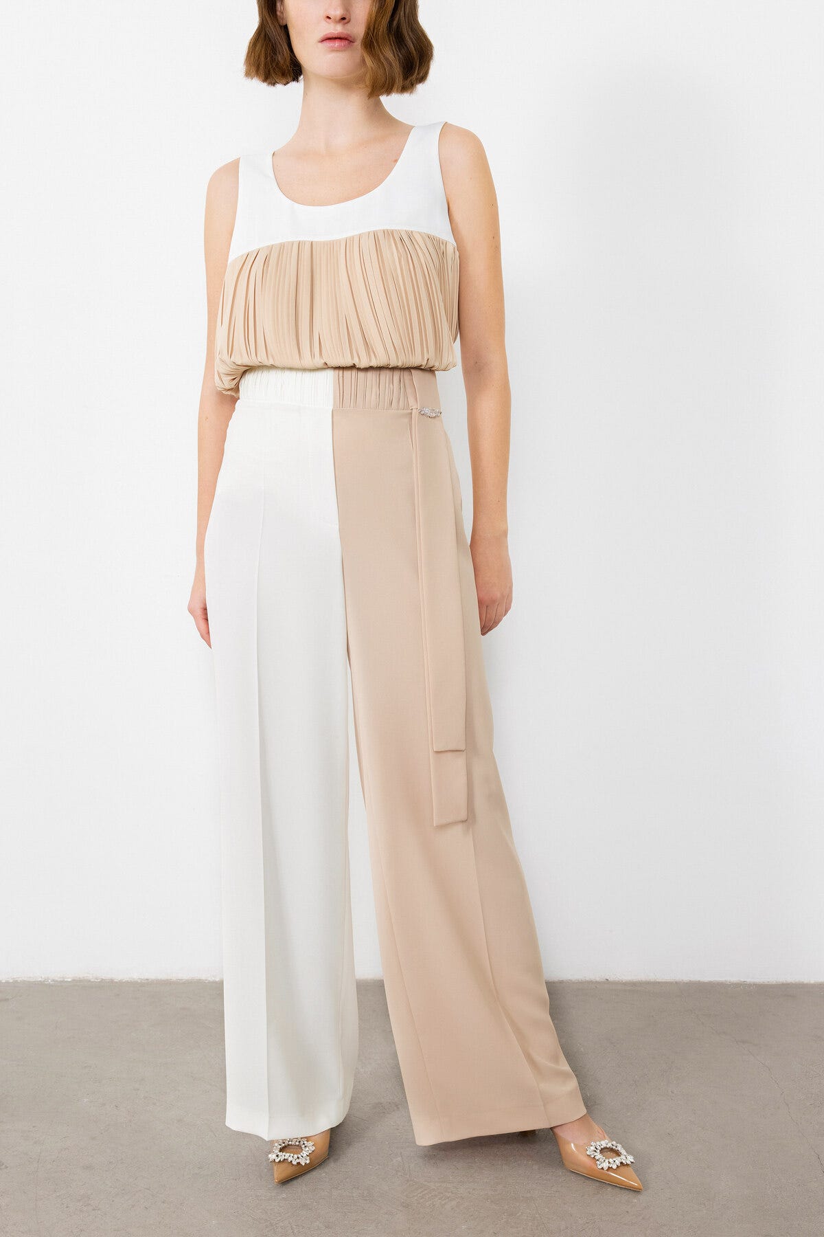 İki Renkli Asimetrik İşlemeli Pantolon