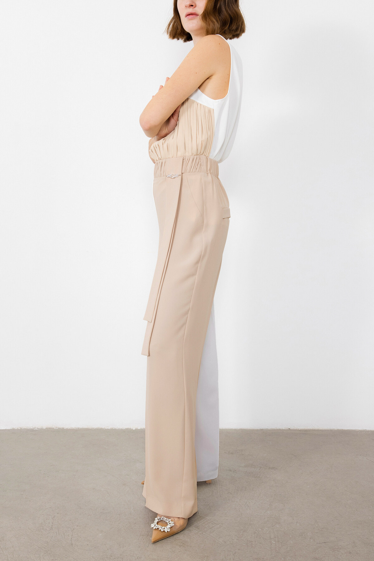 İki Renkli Asimetrik İşlemeli Pantolon