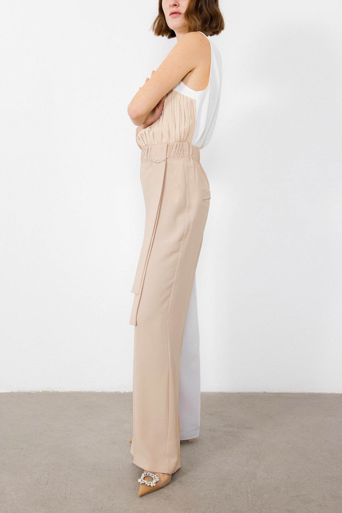 İki Renkli Asimetrik İşlemeli Pantolon