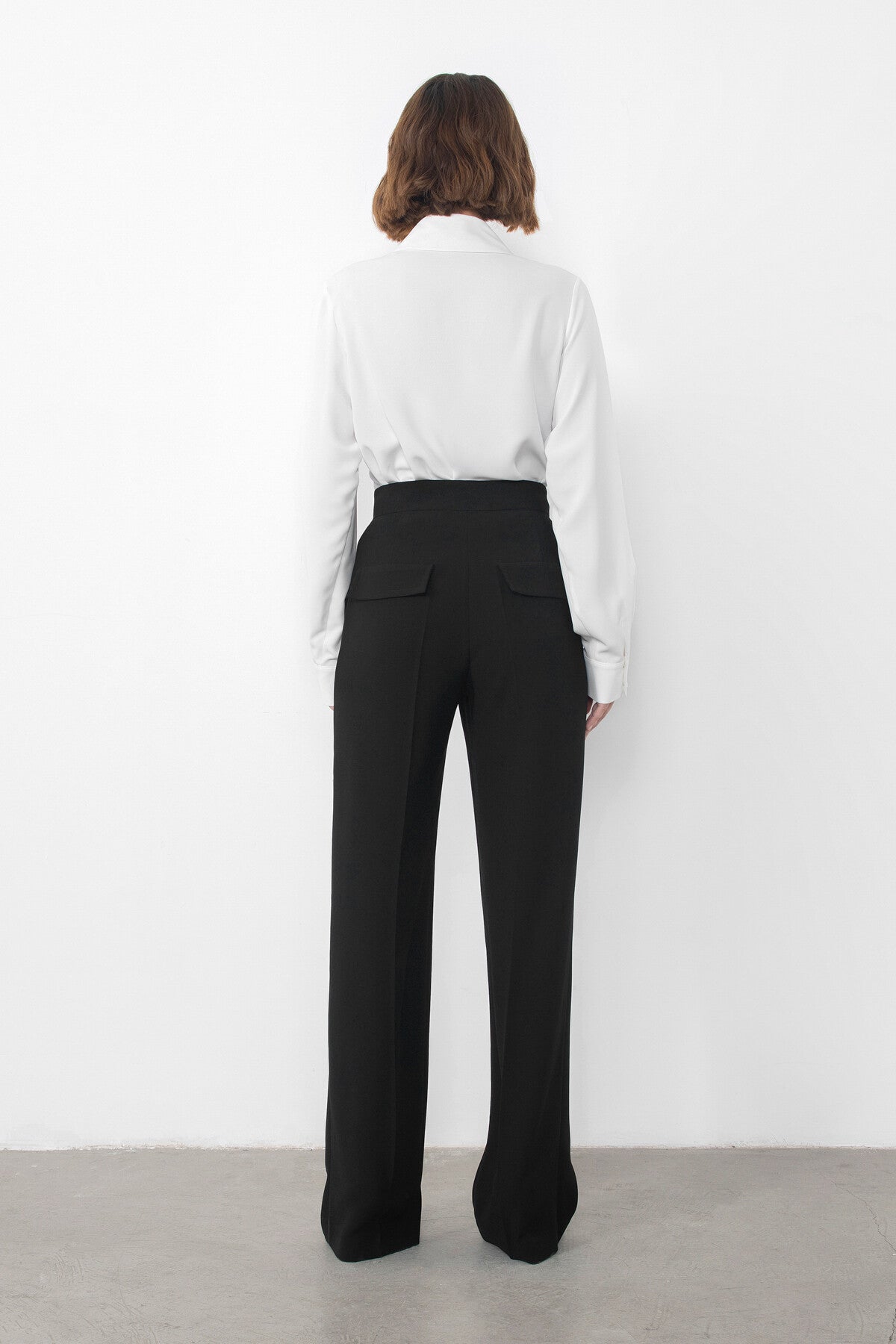 Kolları Yırtmaçlı İşlemeli Gömlek