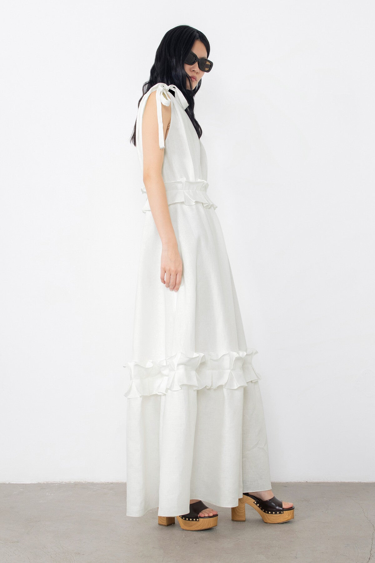 Fırfır Detaylı Omuzdan Bağlamalı Uzun Elbise