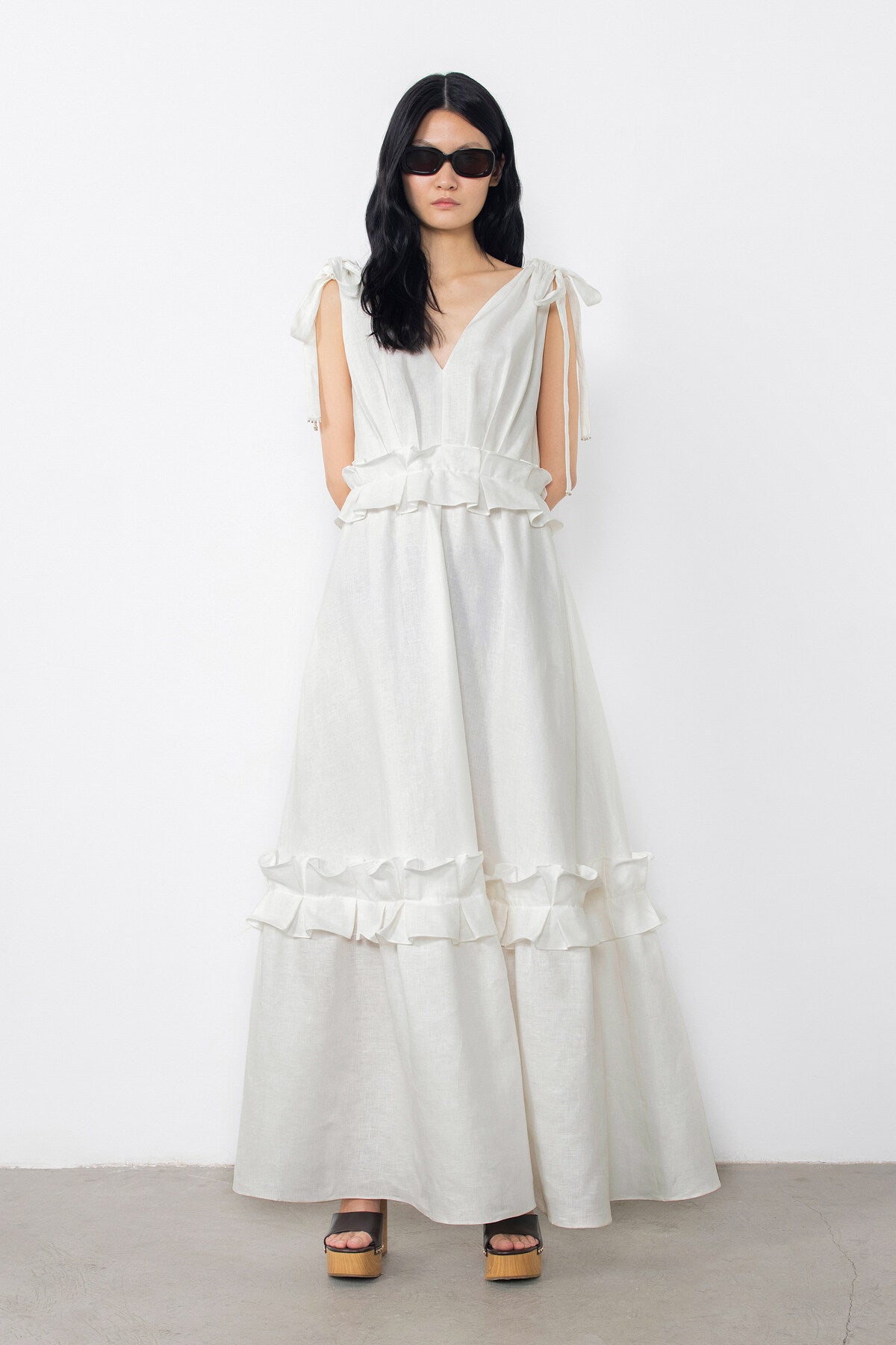 Fırfır Detaylı Omuzdan Bağlamalı Uzun Elbise