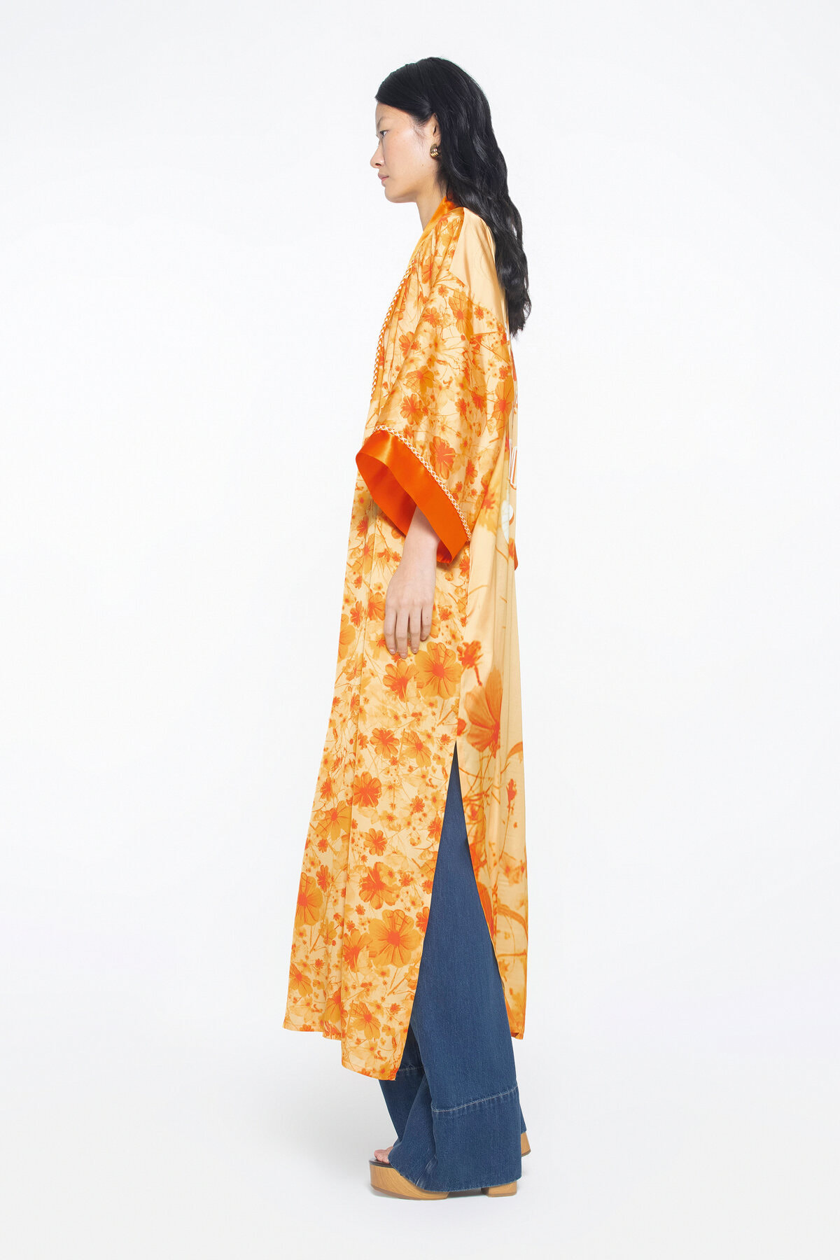 Özel Desen Arkası Yazı Baskılı Seyyar Kuşaklı Çiçekli Kimono