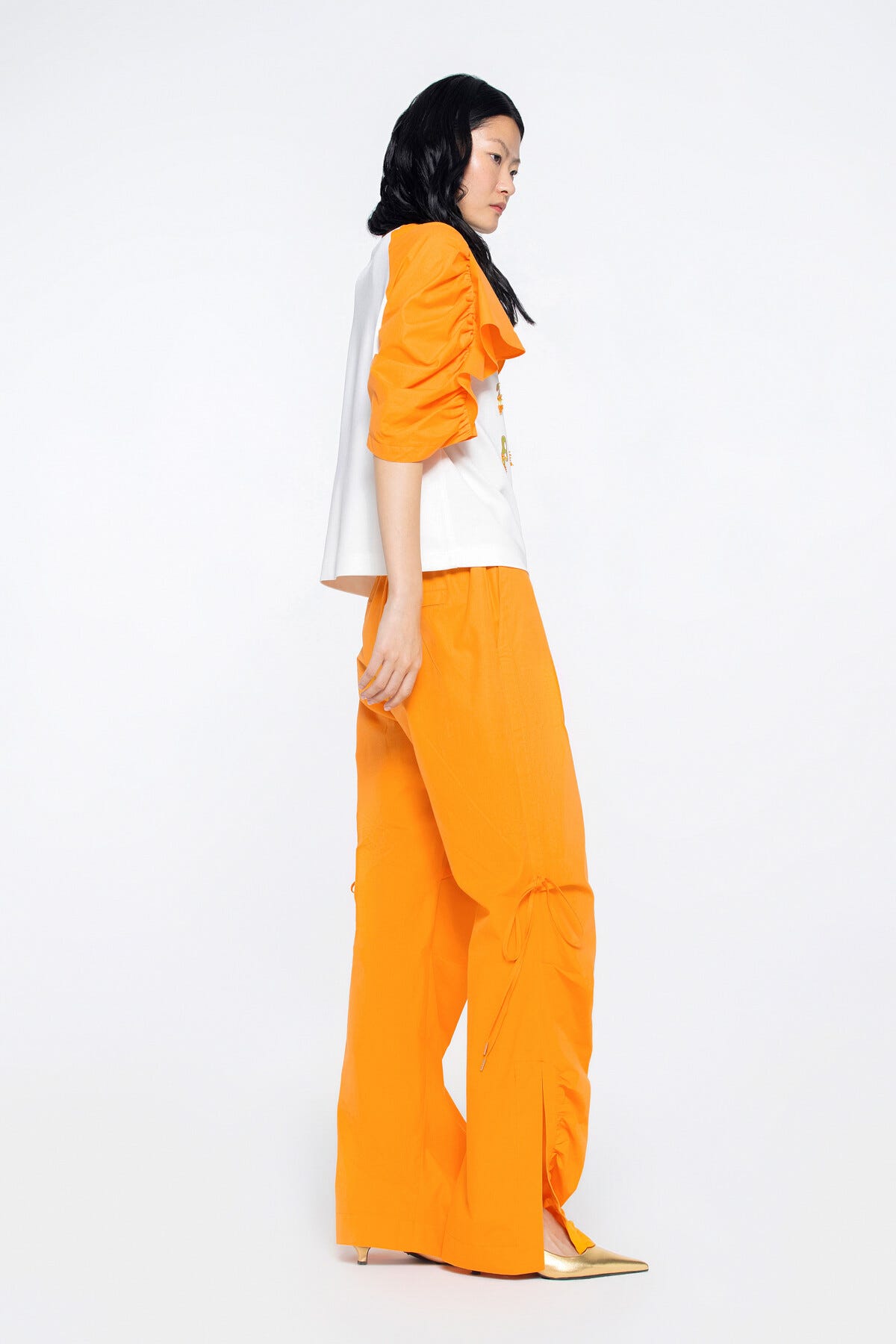 Kol Detaylı Özel Yazı Baskılı İşlemeli T-shirt