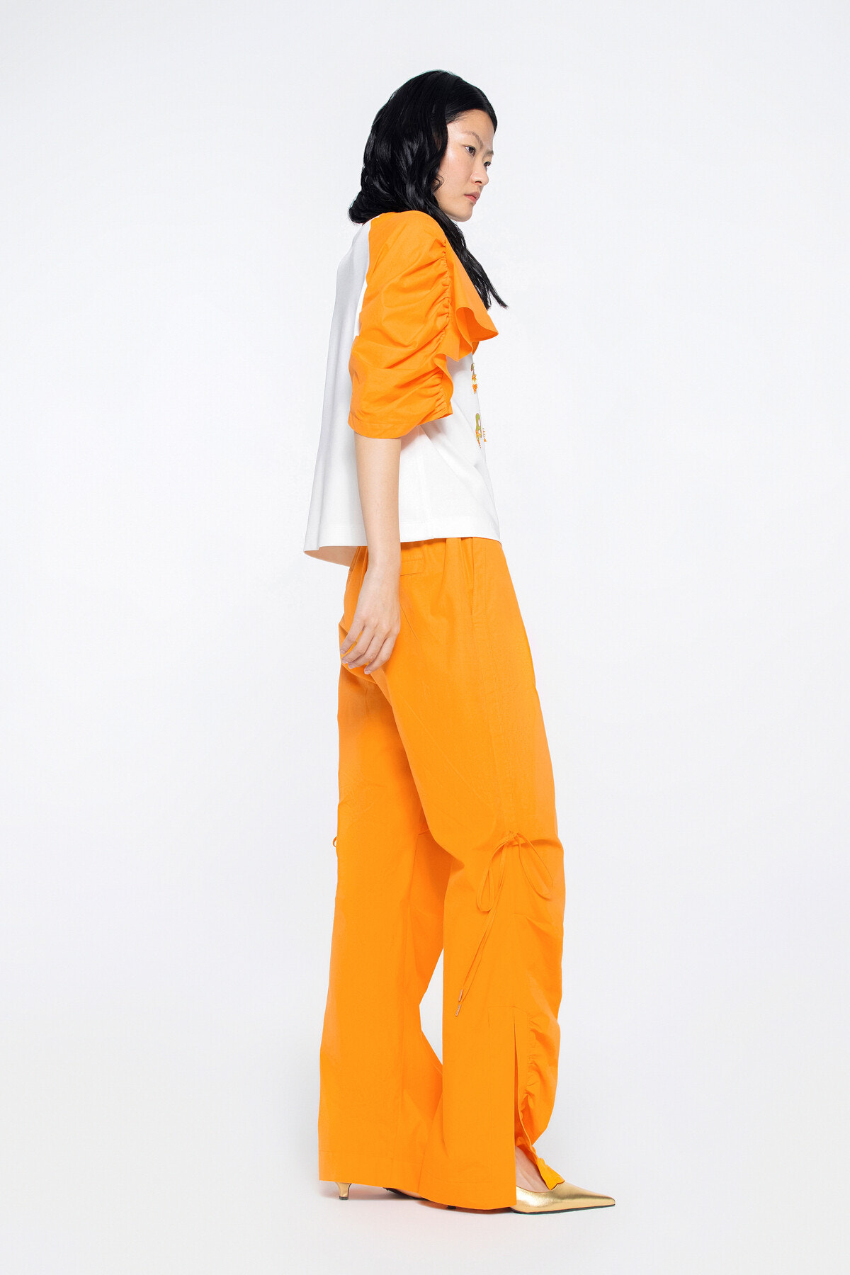 Kol Detaylı Özel Yazı Baskılı İşlemeli T-shirt