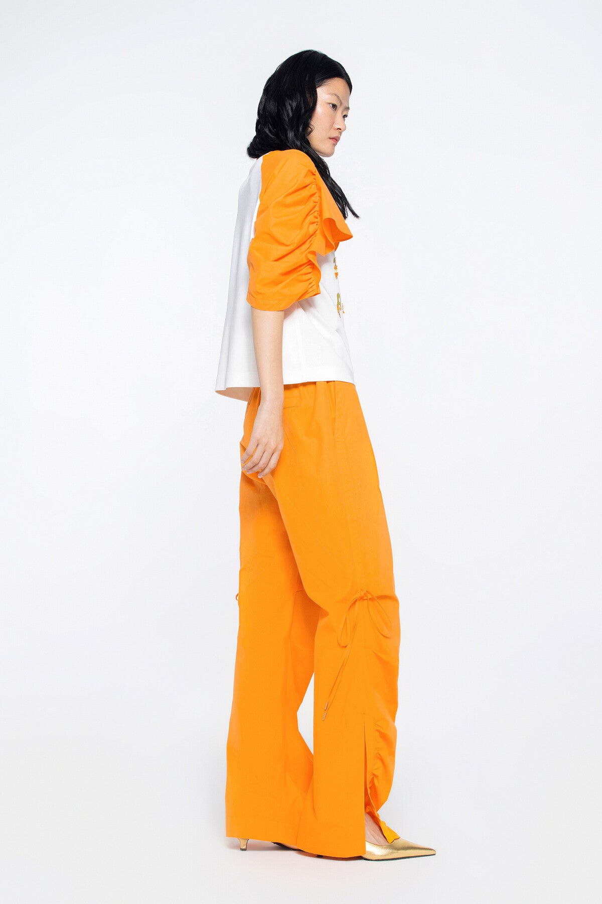 Kol Detaylı Özel Yazı Baskılı İşlemeli T-shirt