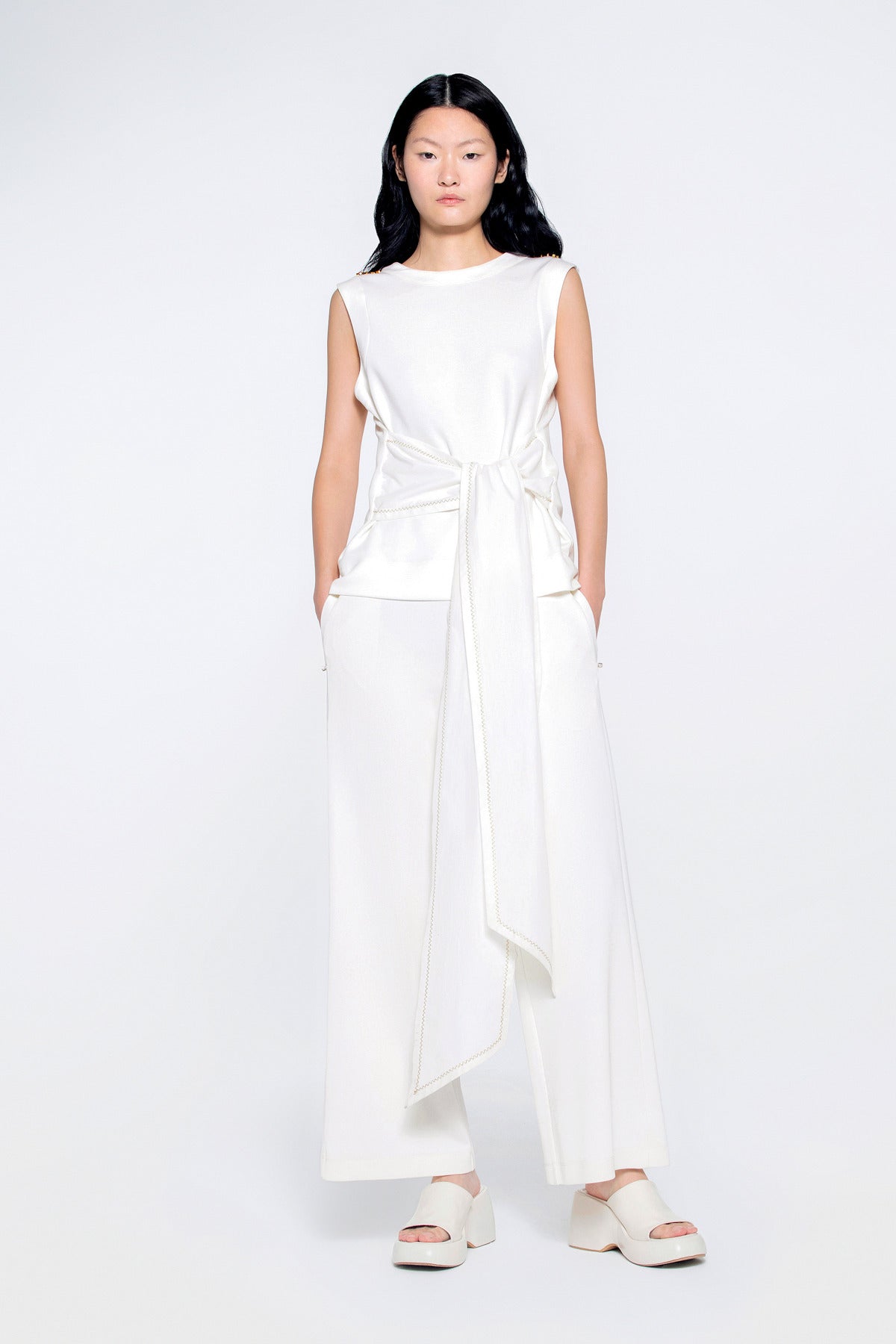 Zikzak Süs Dikiş Bağlama Detaylı Kolsuz Bluz