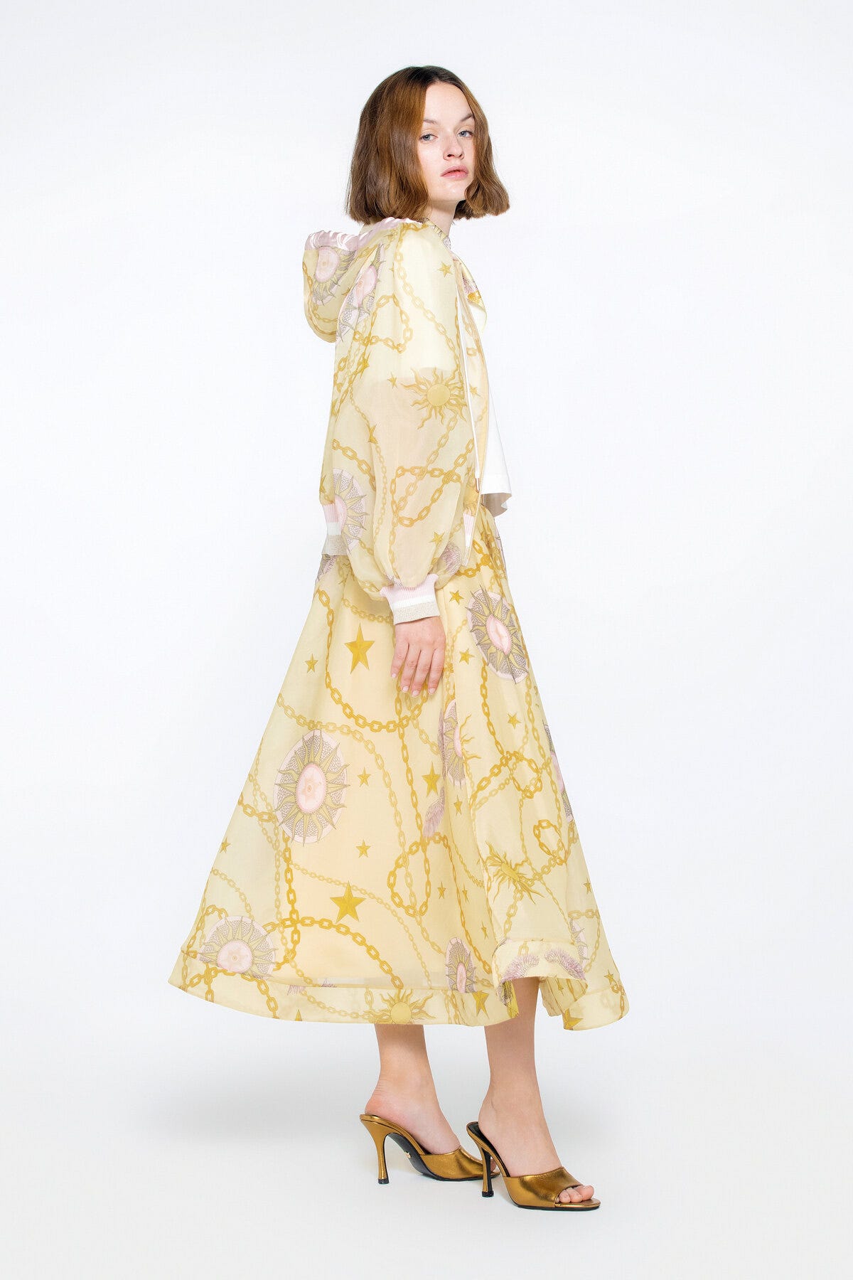 Etek Ucu Ve Manşet Ribana Detaylı Kapüşonlu Özel Desen Organze Ceket