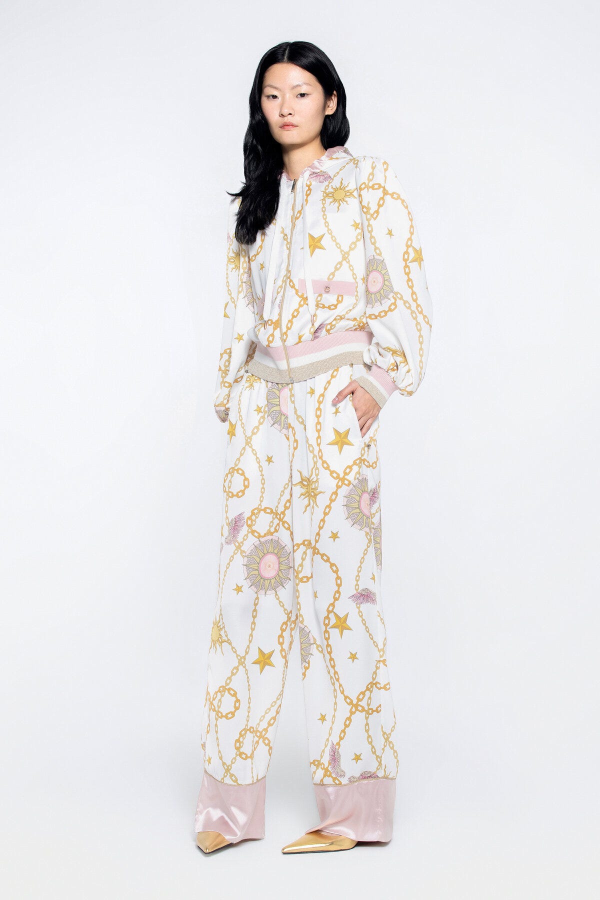 Manşet Ve Etek Ucu Ribanalı Kapşonlu Özel Desen Hırka