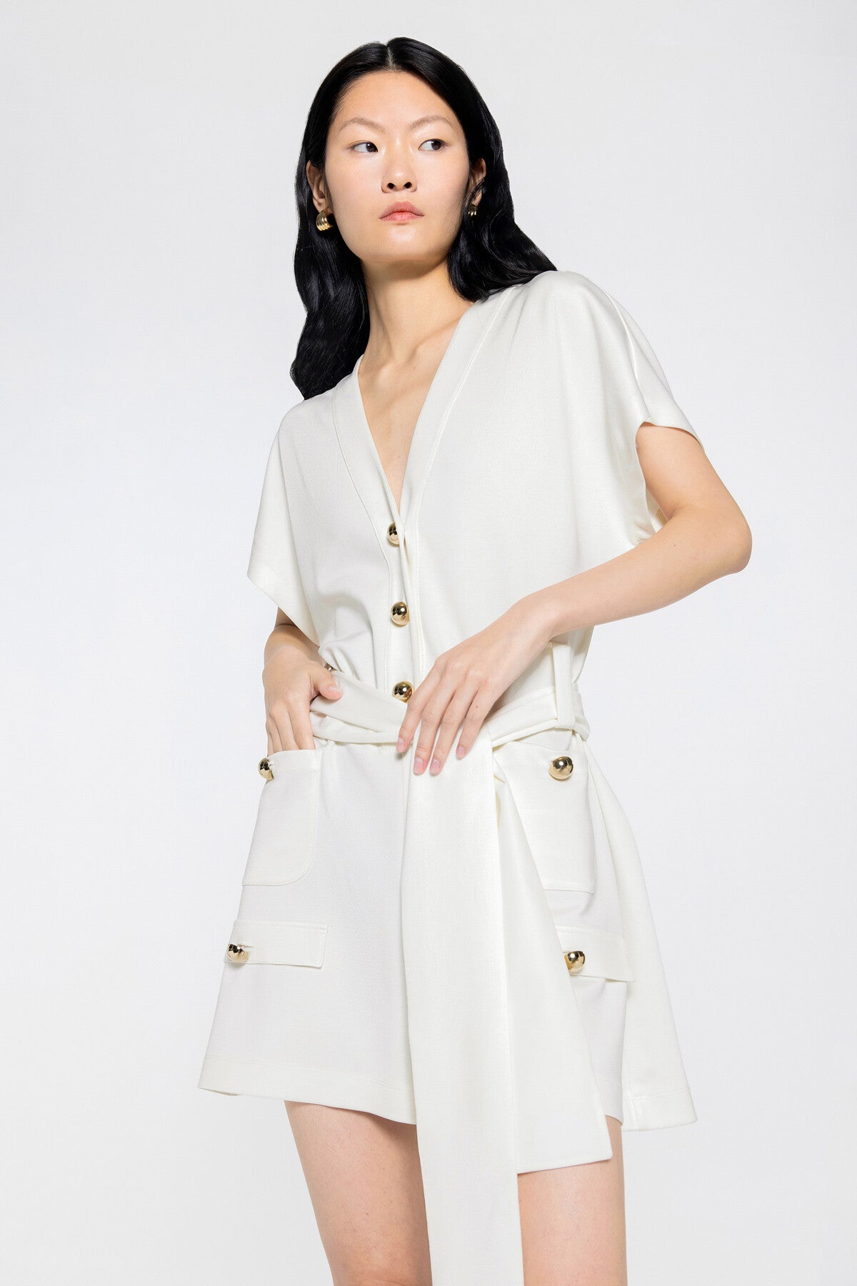 Düğme Detaylı Belden Kuşaklı Kısa Tulum