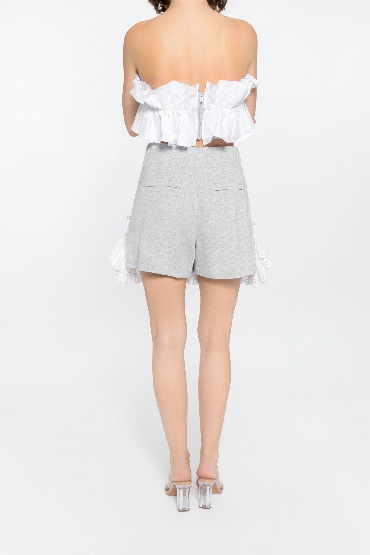 Dantel Detaylı Cep Kenarları Boncuk İşlemeli Şort