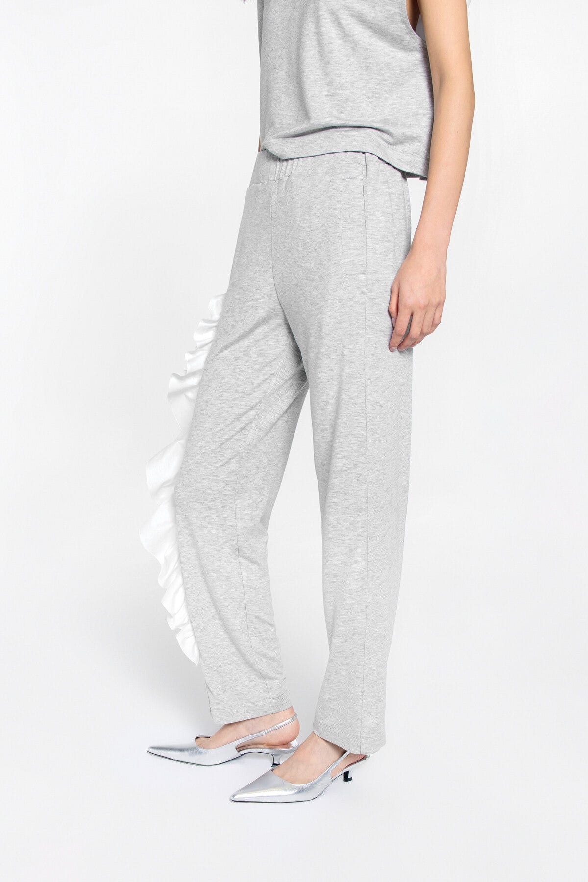 Yan Dikiş Fırfır Detaylı Fırfır Üstü İşlemeli Eşofman Altı