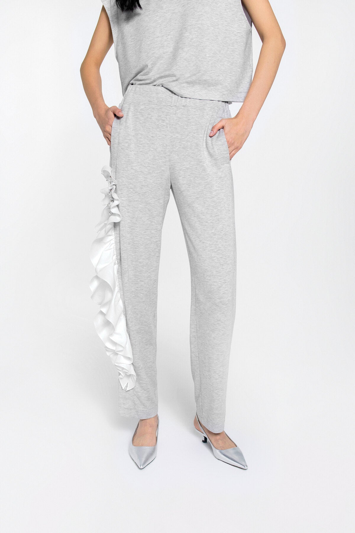 Yan Dikiş Fırfır Detaylı Fırfır Üstü İşlemeli Eşofman Altı