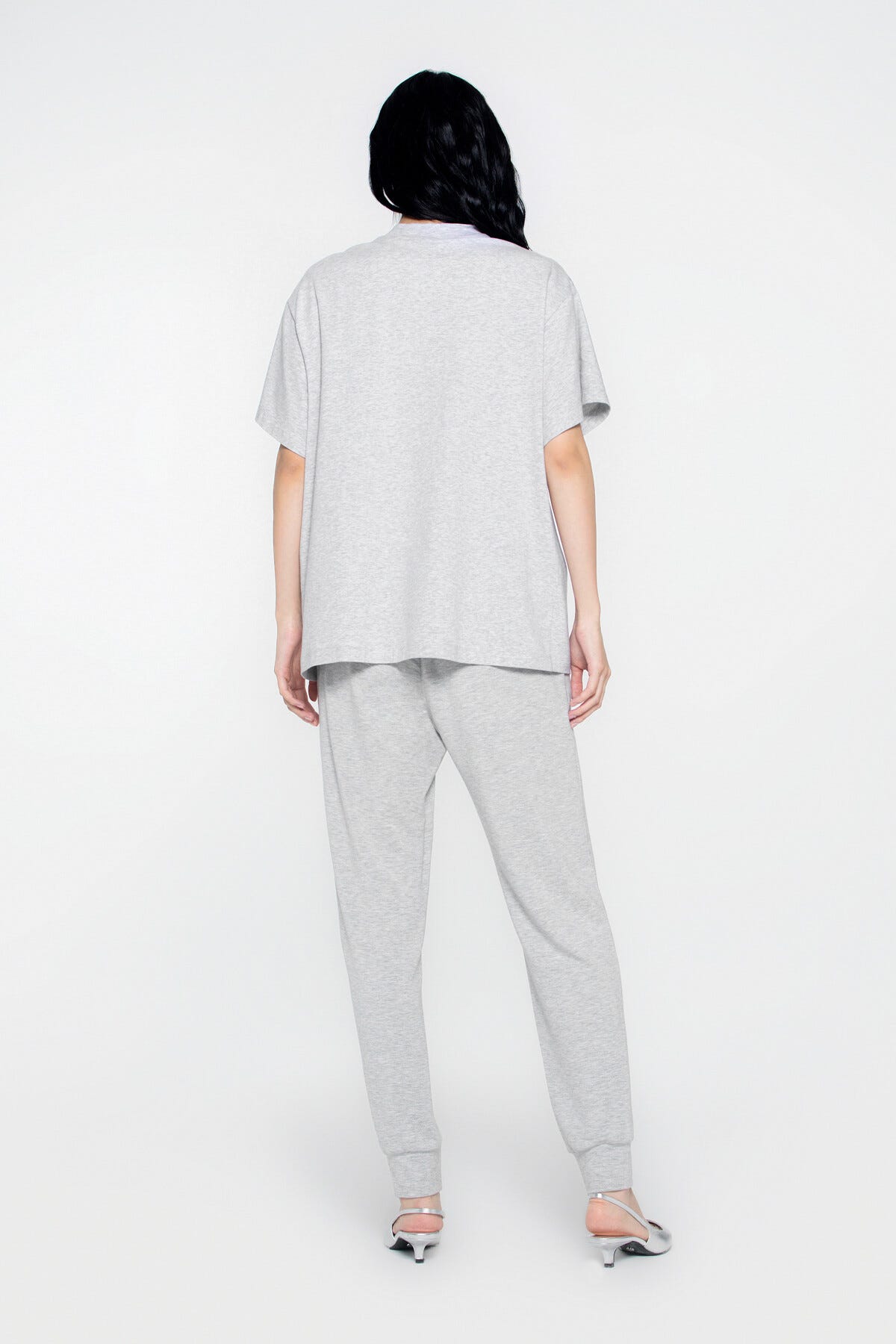 Özel İşleme Gül Detaylı Yuvarlak Yaka Kısa Kol T-shirt