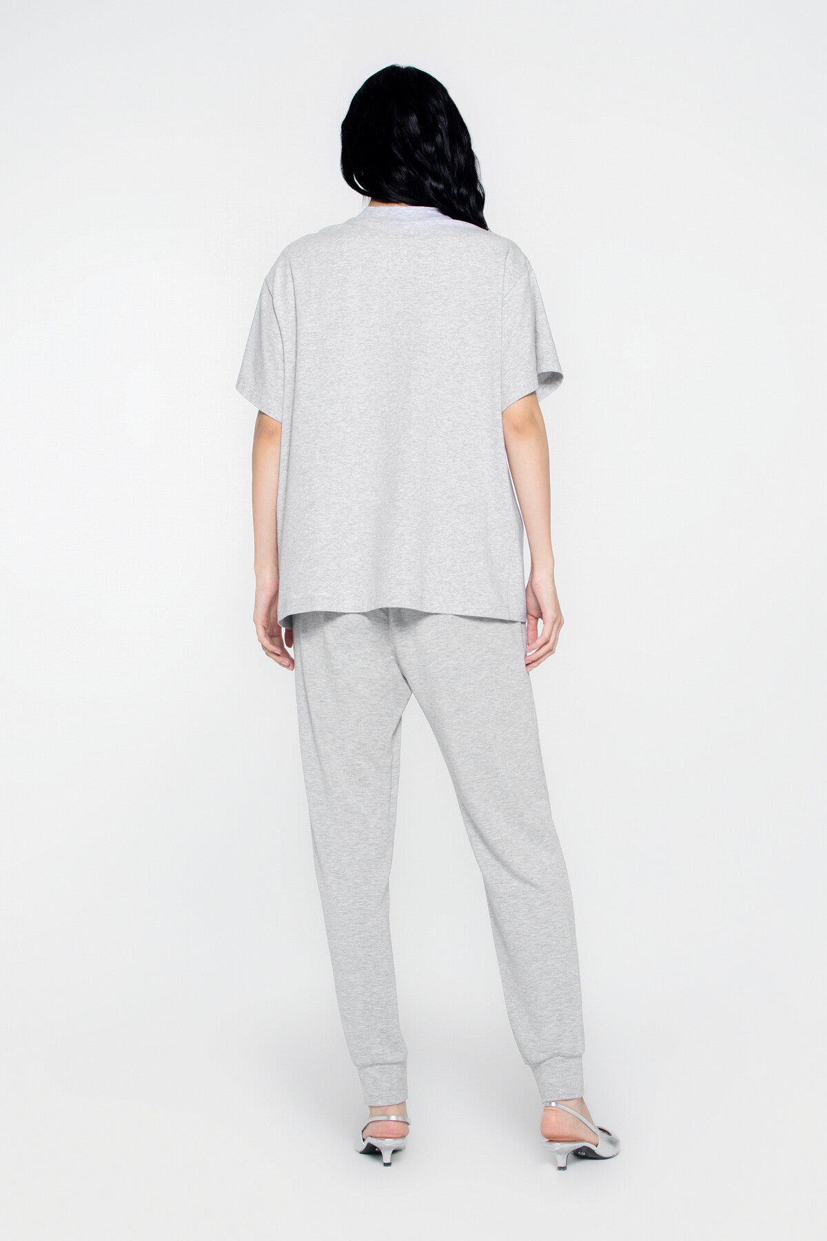 Özel İşleme Gül Detaylı Yuvarlak Yaka Kısa Kol T-shirt