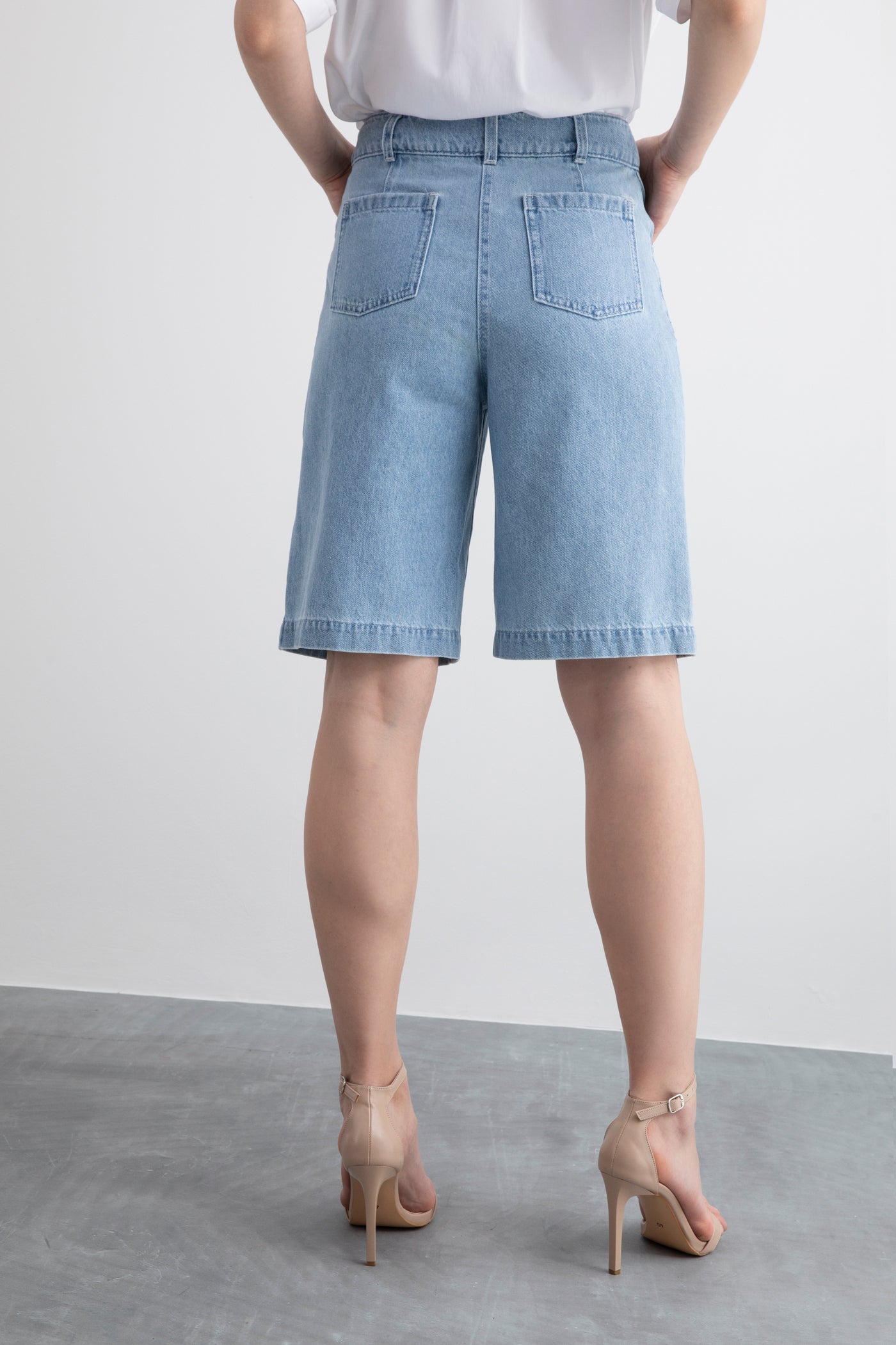 Cep Detaylı Yüksek Bel Kontrast Dikiş Detaylı Fermuarlı Denim Şort